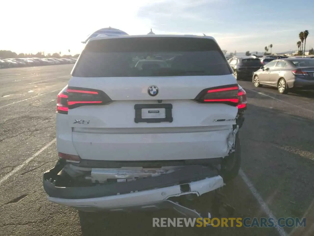 6 Photograph of a damaged car 5UXCR6C01L9C99503 BMW X5 2020