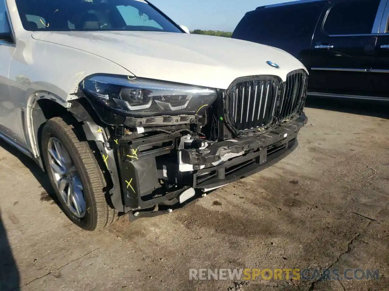 9 Photograph of a damaged car 5UXCR6C02L9B71707 BMW X5 2020