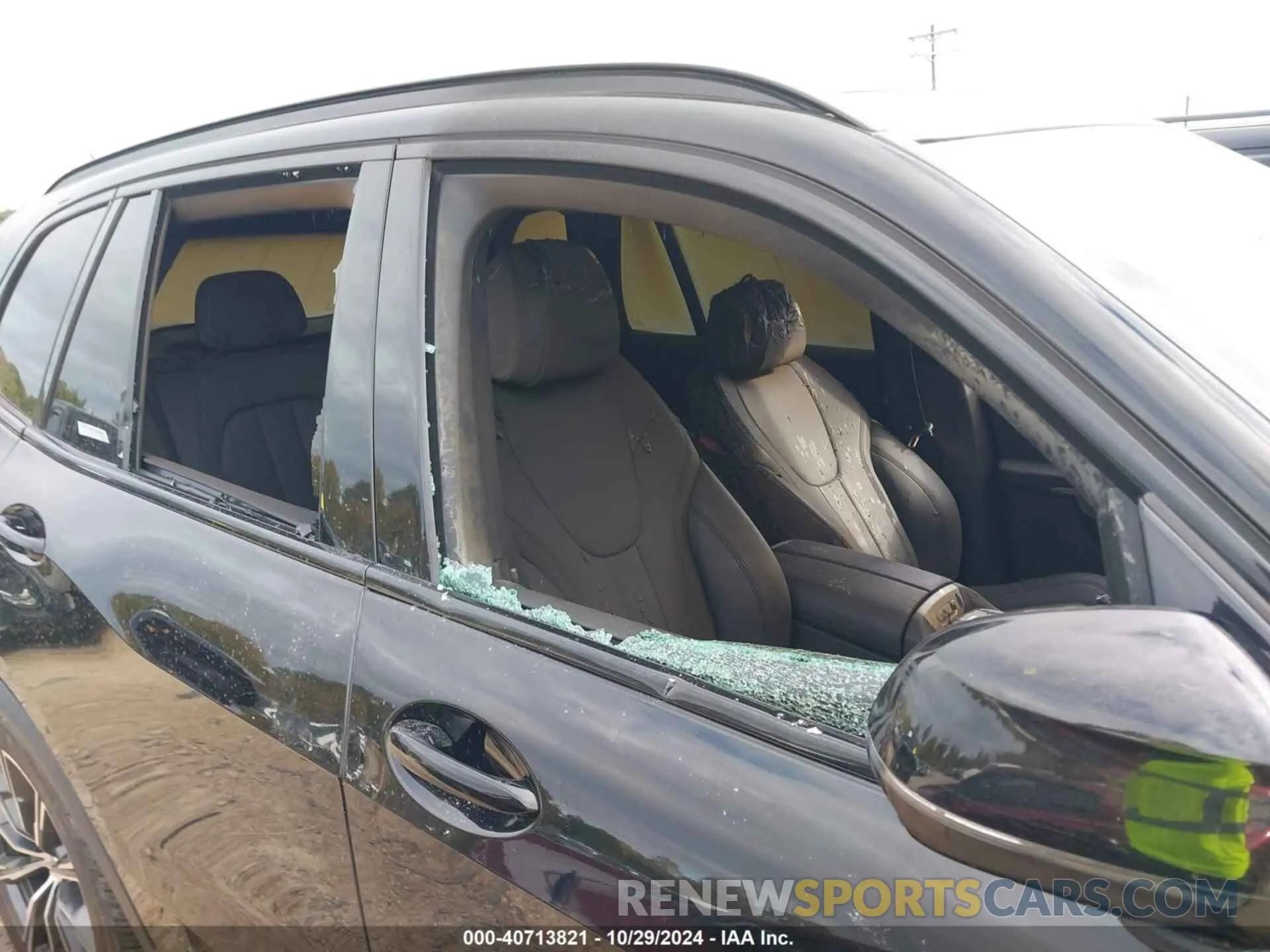 15 Photograph of a damaged car 5UXCR6C04L9B03148 BMW X5 2020