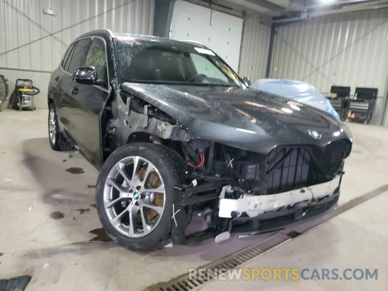 1 Photograph of a damaged car 5UXCR6C04LLL75313 BMW X5 2020