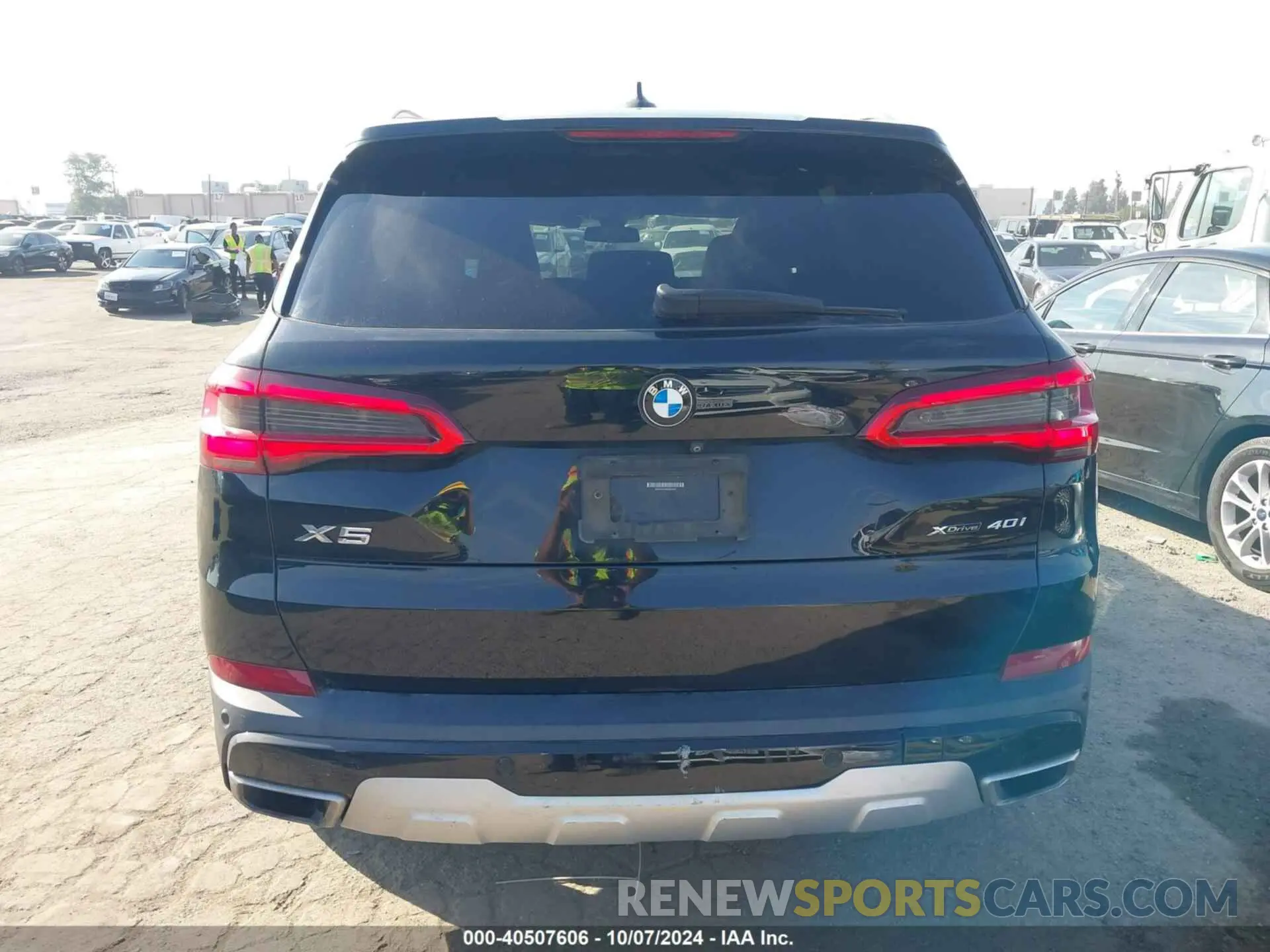 17 Photograph of a damaged car 5UXCR6C05L9B21903 BMW X5 2020