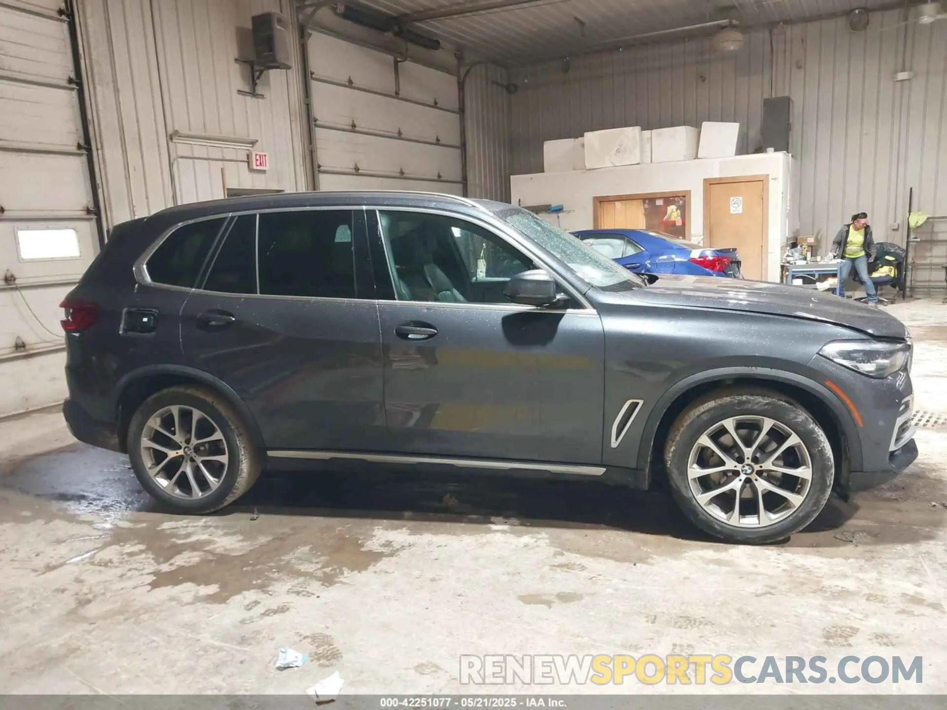 13 Photograph of a damaged car 5UXCR6C05L9B87142 BMW X5 2020