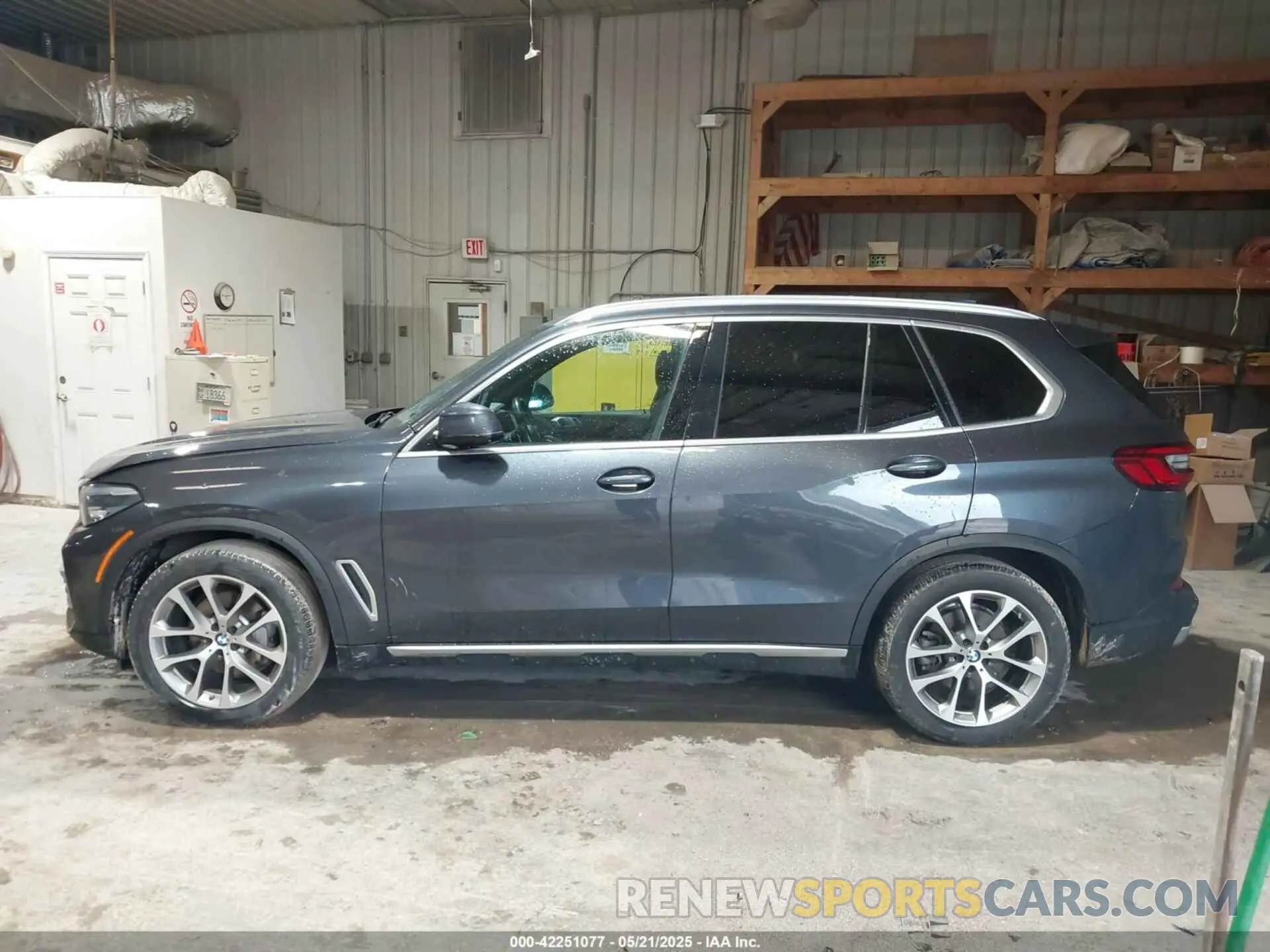 14 Photograph of a damaged car 5UXCR6C05L9B87142 BMW X5 2020