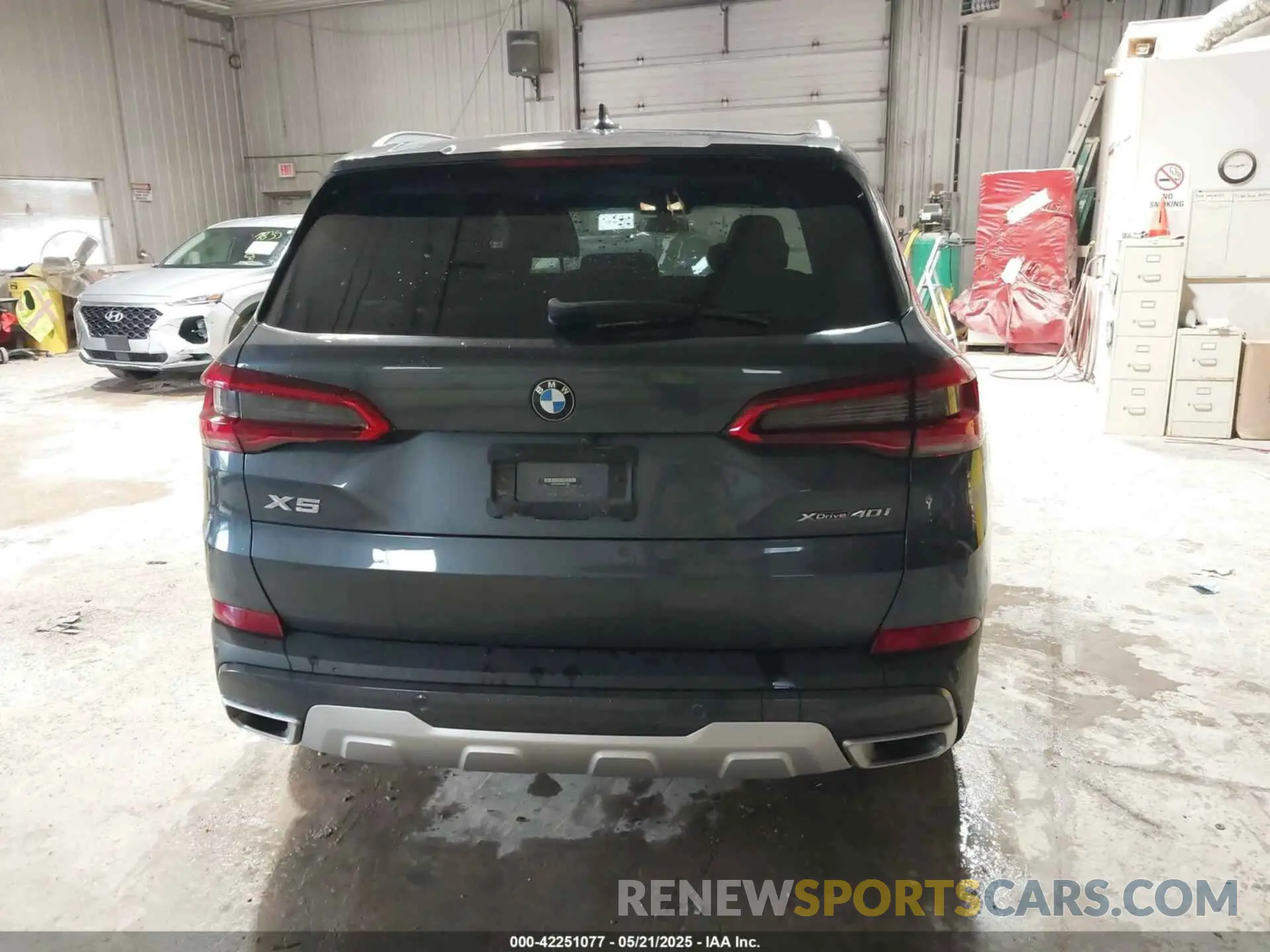 16 Photograph of a damaged car 5UXCR6C05L9B87142 BMW X5 2020