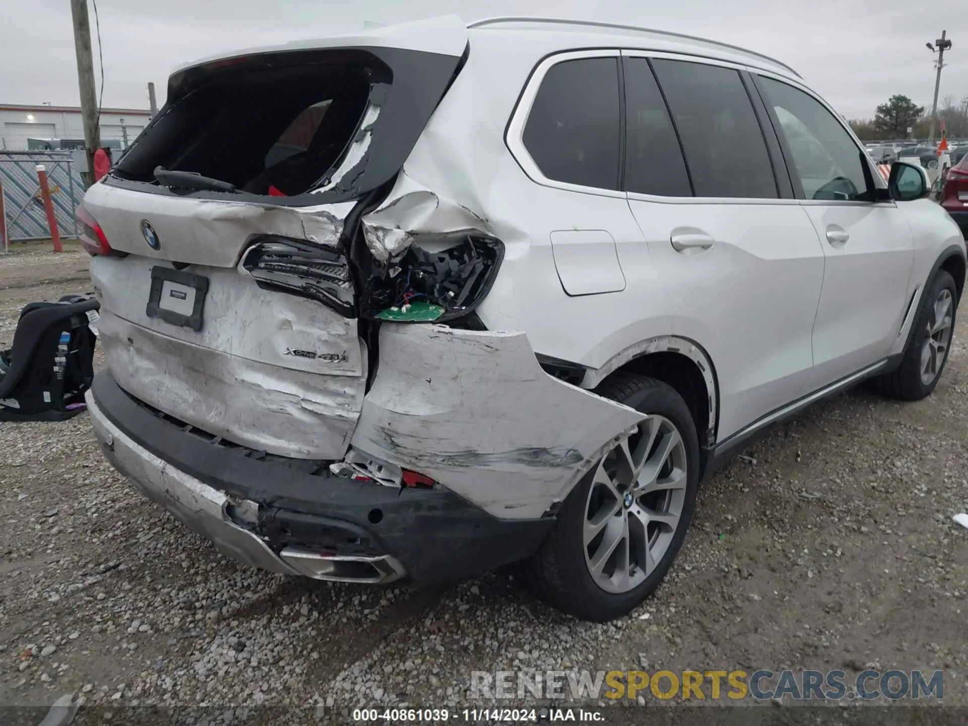 17 Photograph of a damaged car 5UXCR6C07L9B02379 BMW X5 2020