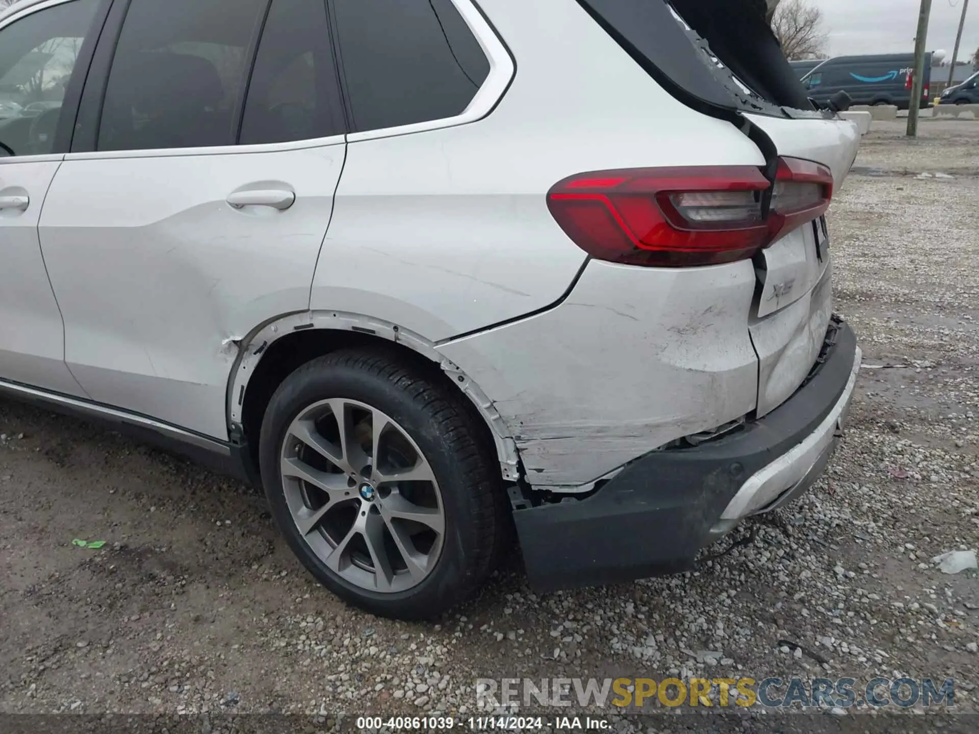 18 Photograph of a damaged car 5UXCR6C07L9B02379 BMW X5 2020