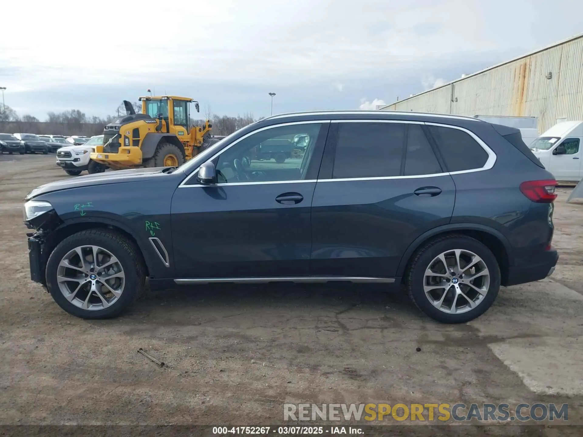 15 Photograph of a damaged car 5UXCR6C07L9C57434 BMW X5 2020