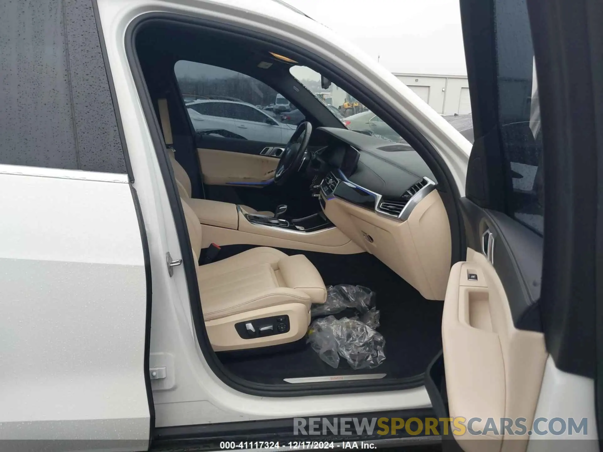 5 Photograph of a damaged car 5UXCR6C08L9B36220 BMW X5 2020