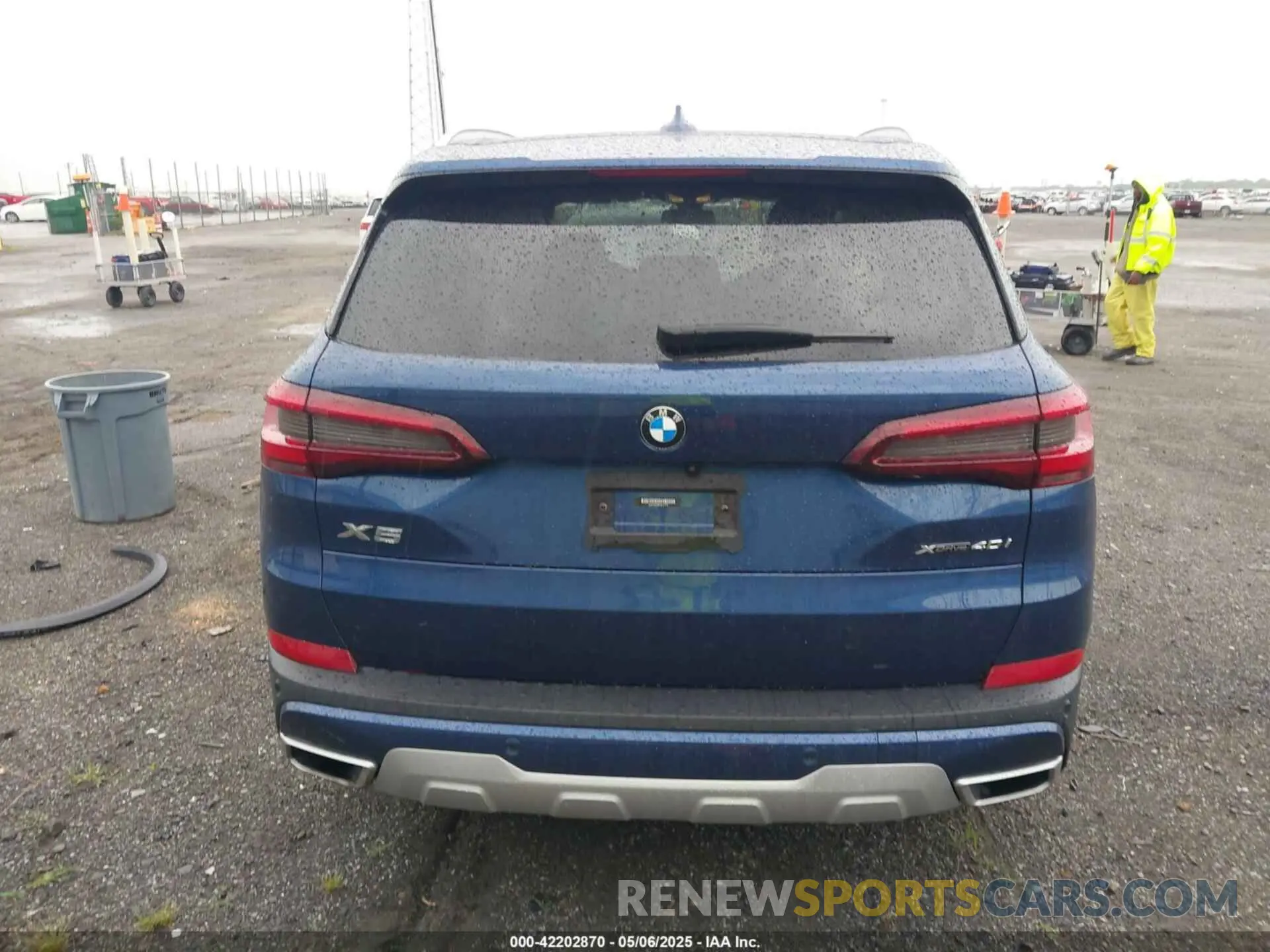 17 Photograph of a damaged car 5UXCR6C08L9C37774 BMW X5 2020
