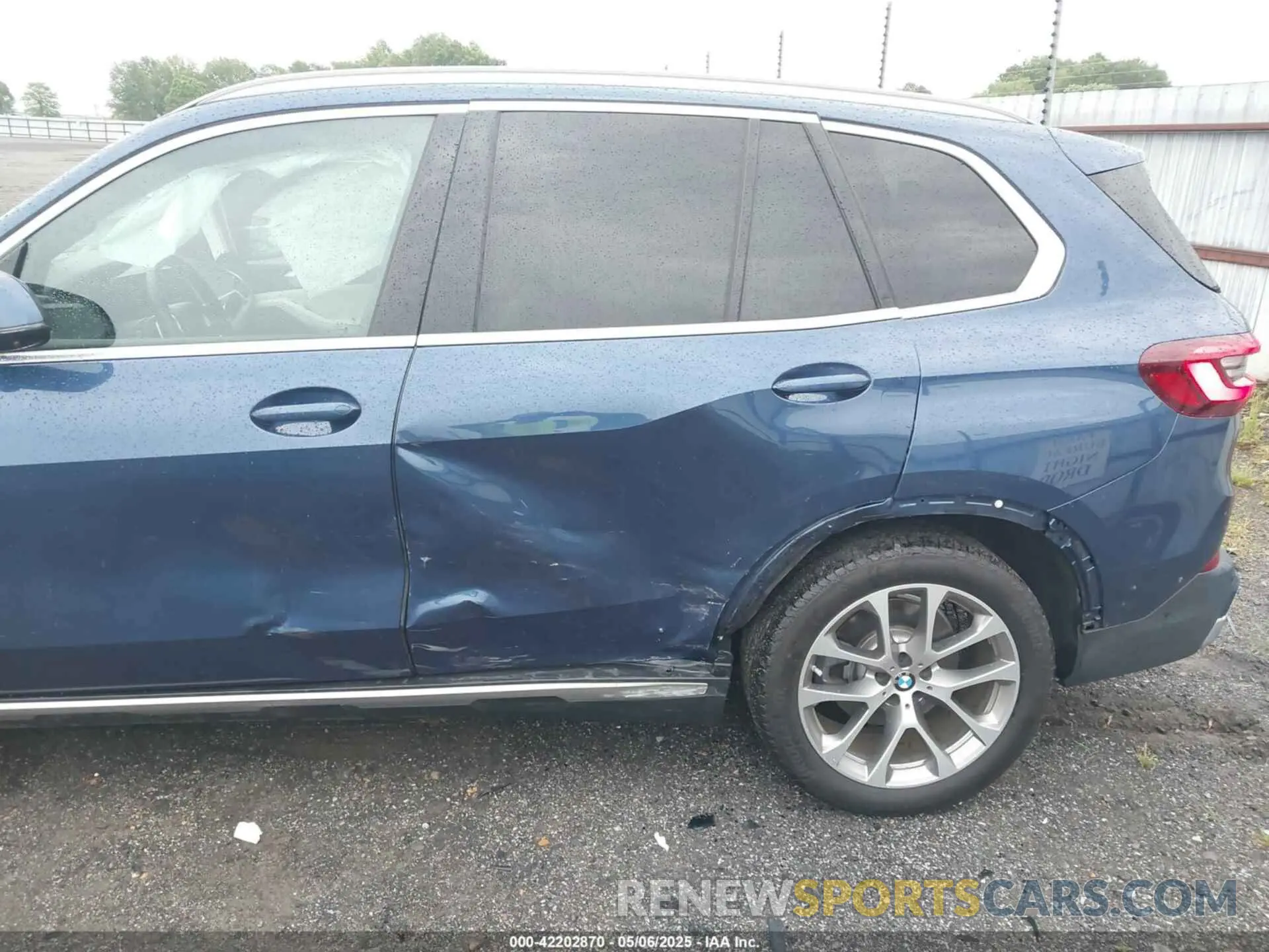 6 Photograph of a damaged car 5UXCR6C08L9C37774 BMW X5 2020