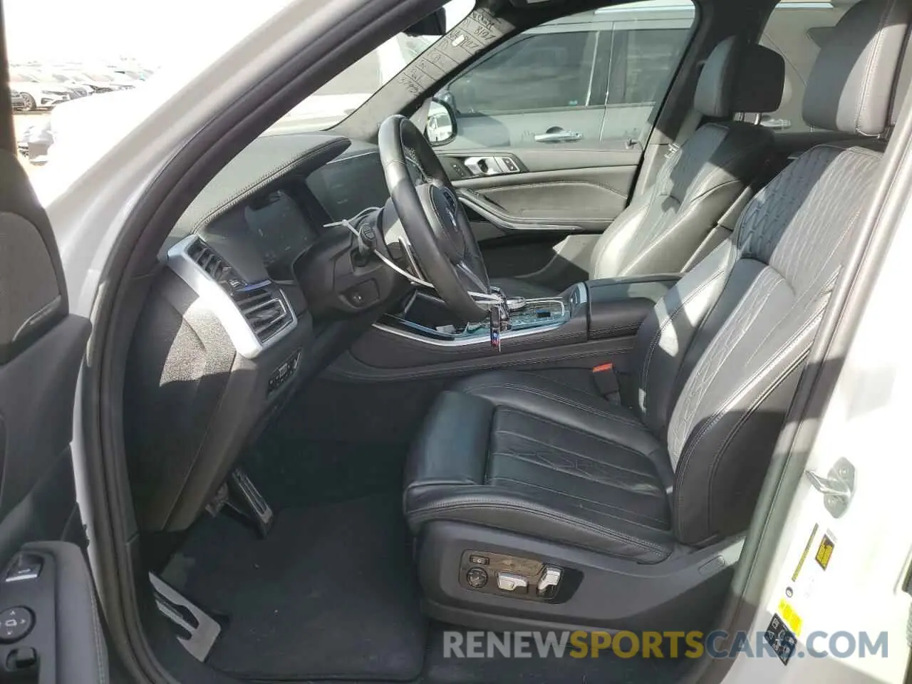 7 Photograph of a damaged car 5UXCR6C08L9C40125 BMW X5 2020