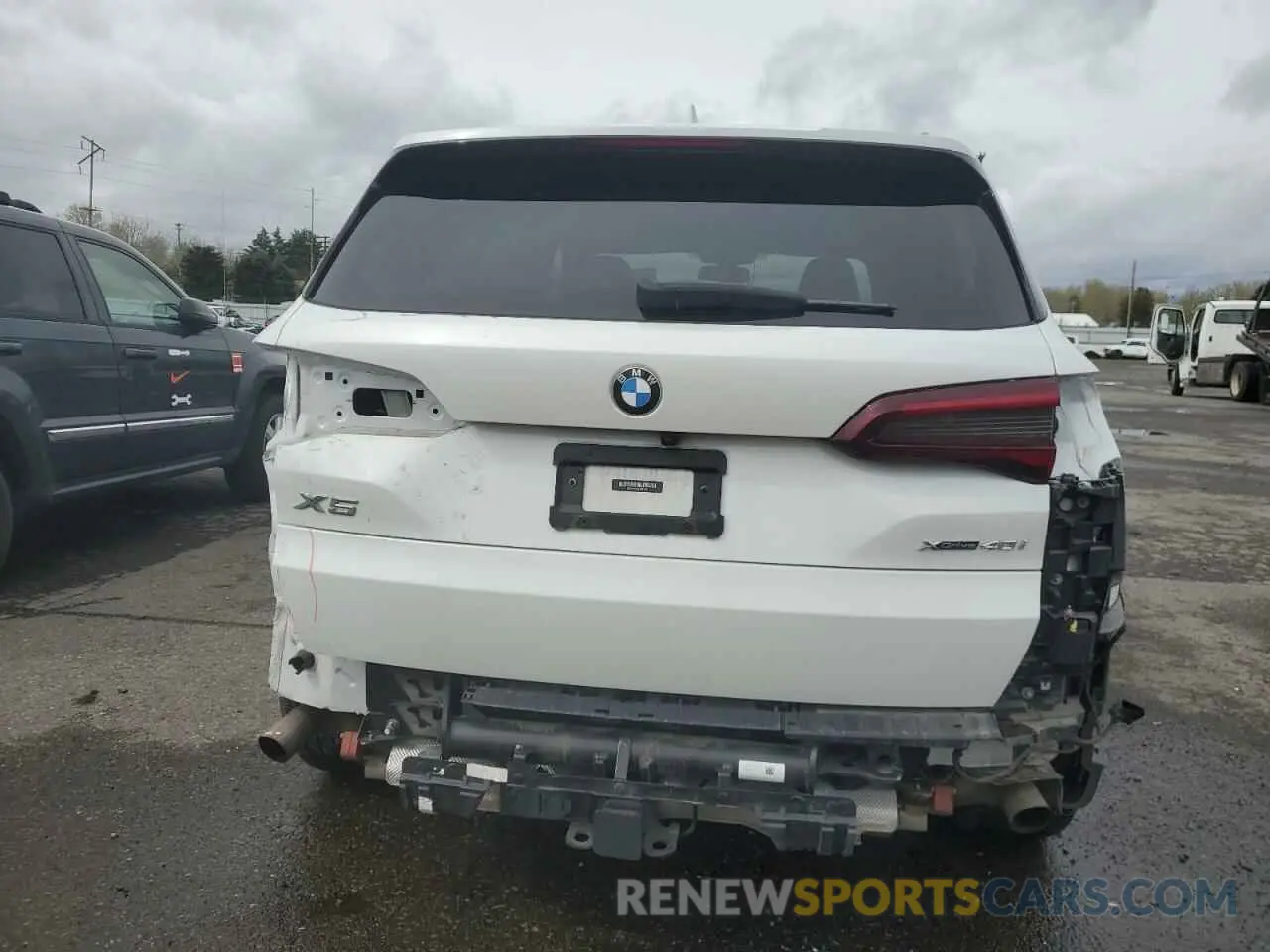 6 Photograph of a damaged car 5UXCR6C08L9C57751 BMW X5 2020