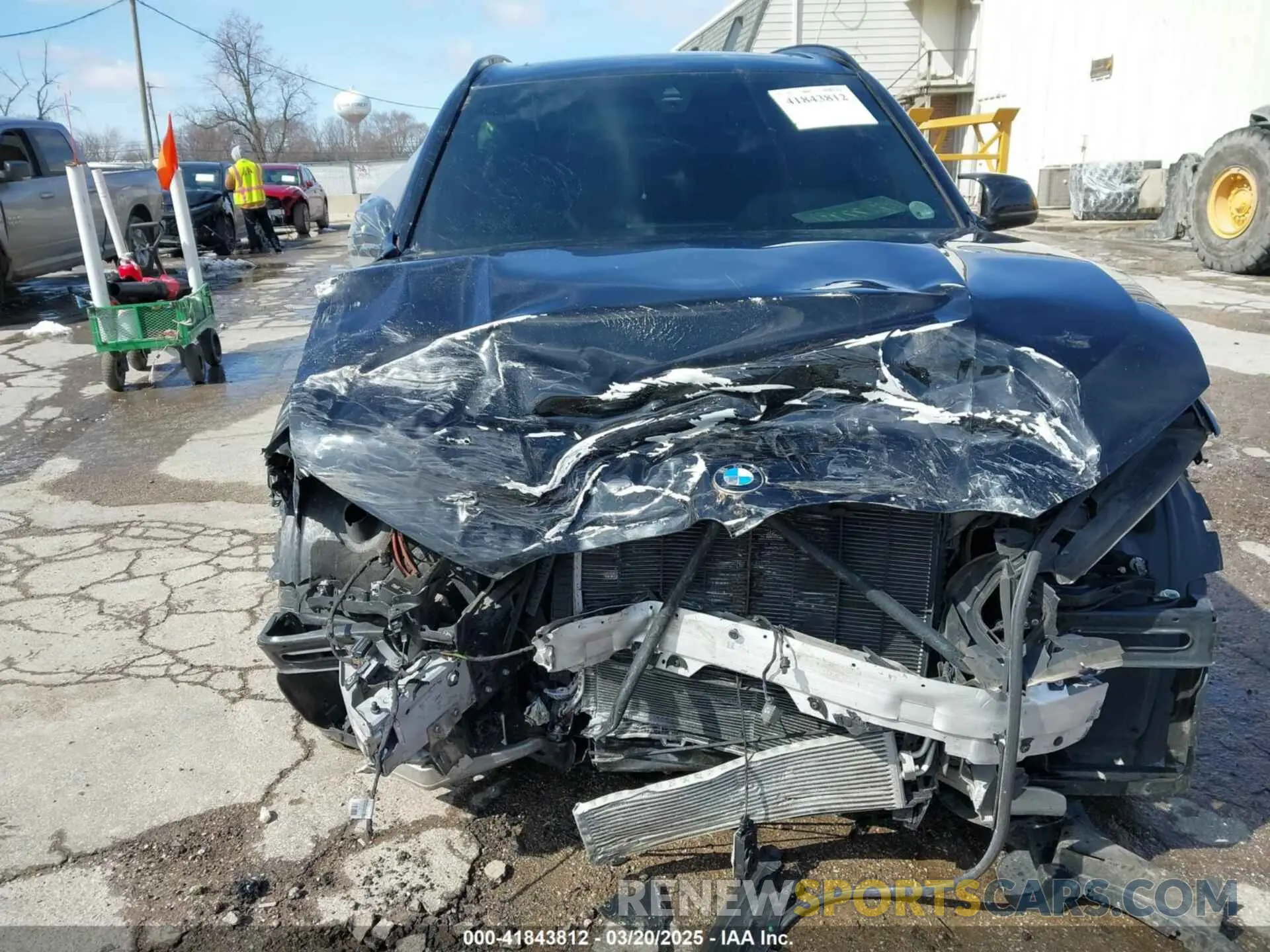 6 Photograph of a damaged car 5UXCR6C08L9C63999 BMW X5 2020