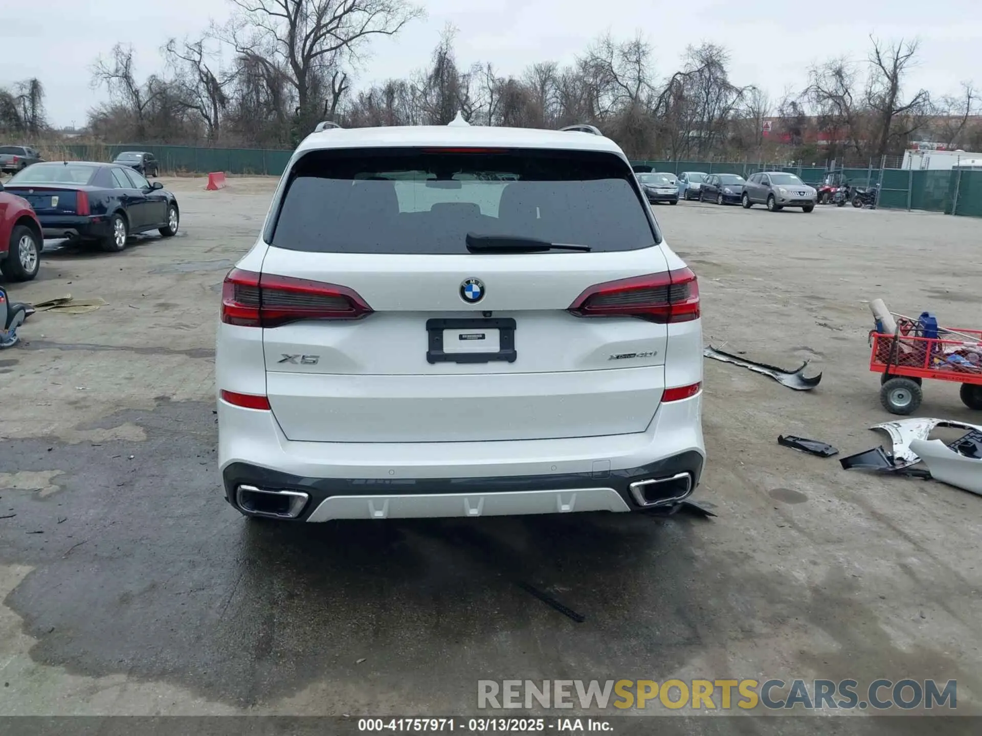 17 Photograph of a damaged car 5UXCR6C08L9D07645 BMW X5 2020
