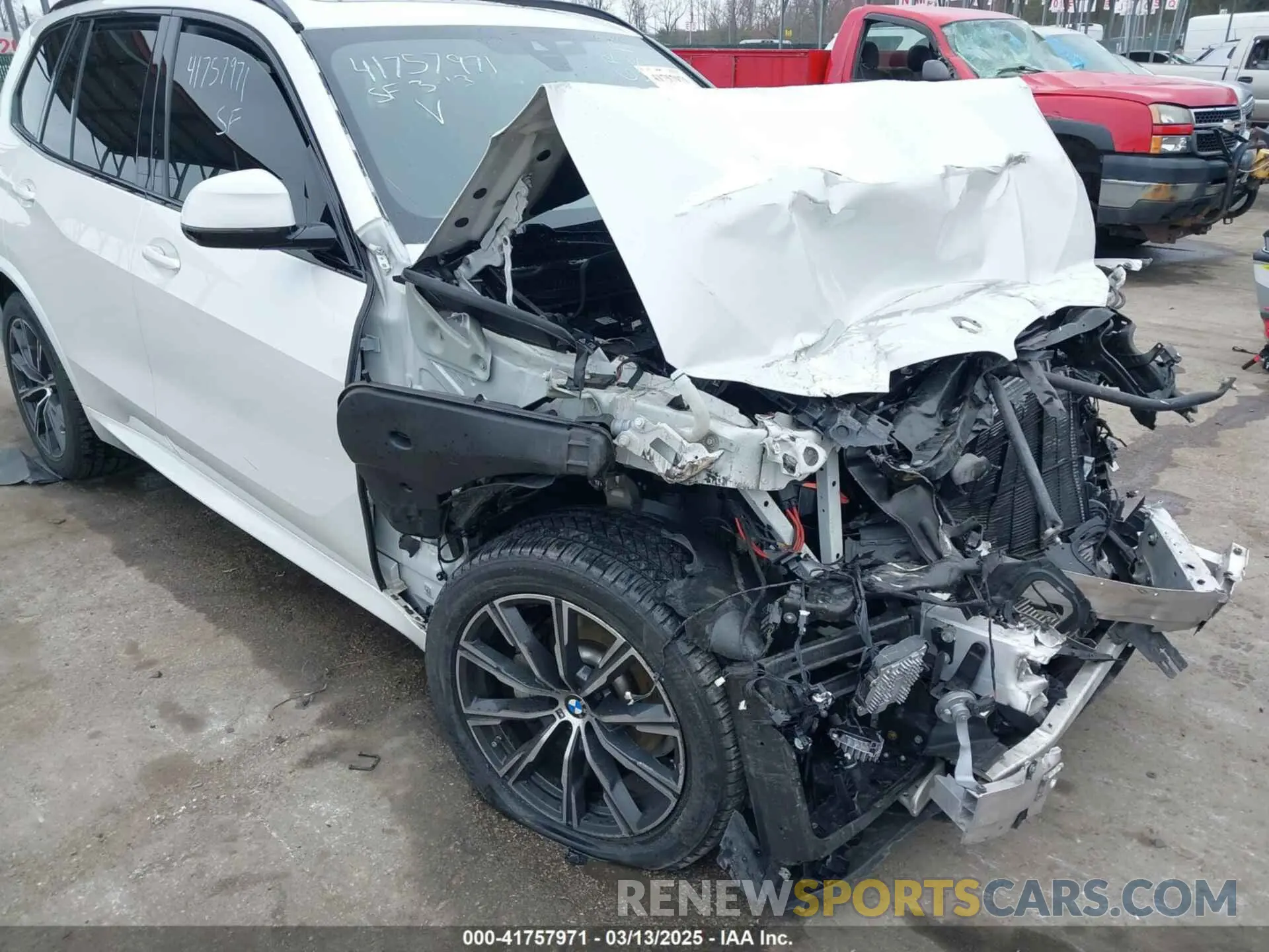18 Photograph of a damaged car 5UXCR6C08L9D07645 BMW X5 2020