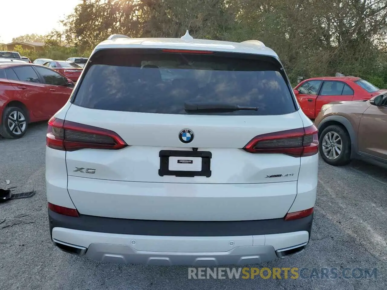 5 Photograph of a damaged car 5UXCR6C09L9B63345 BMW X5 2020