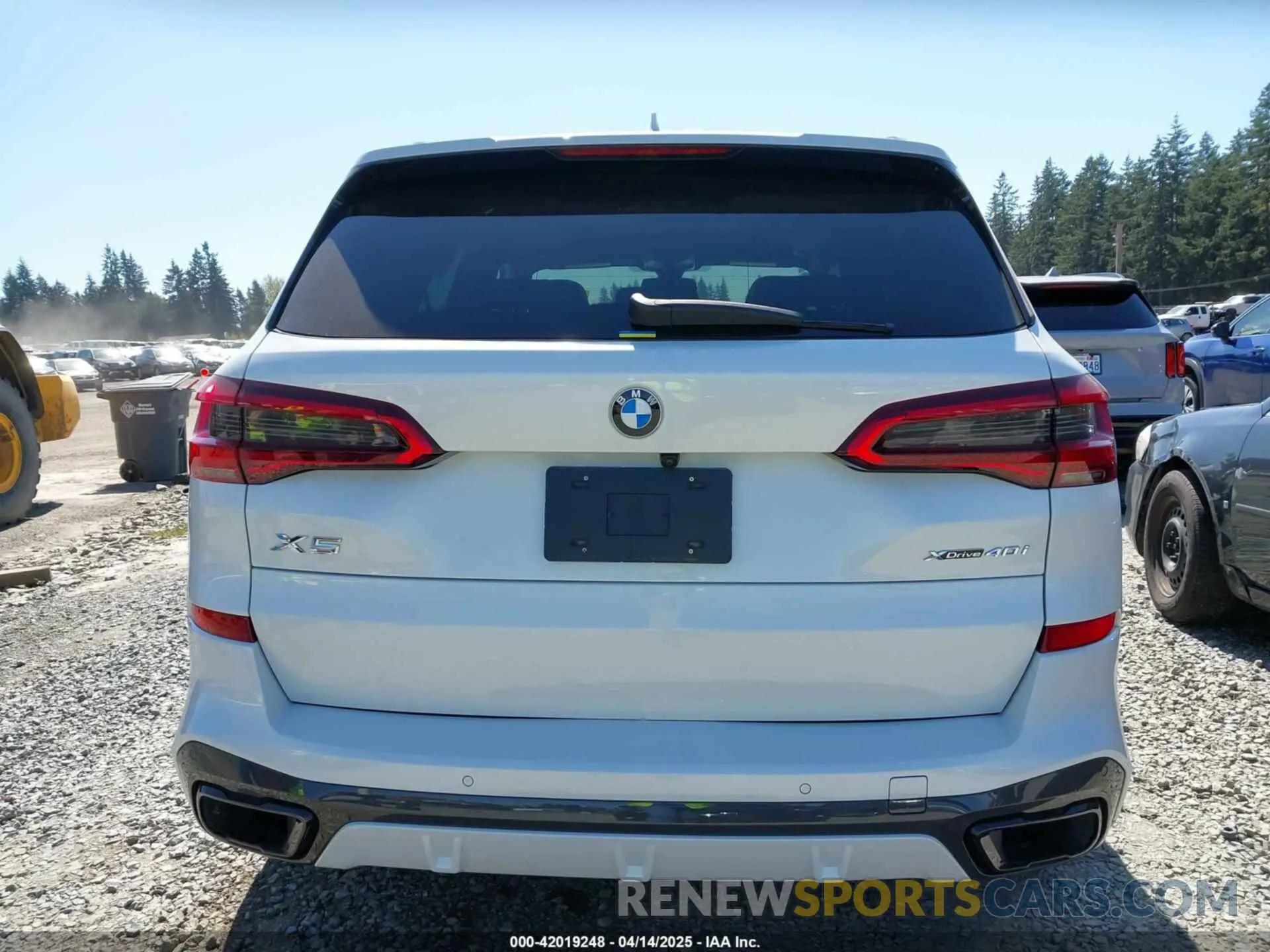 16 Photograph of a damaged car 5UXCR6C09L9B81215 BMW X5 2020