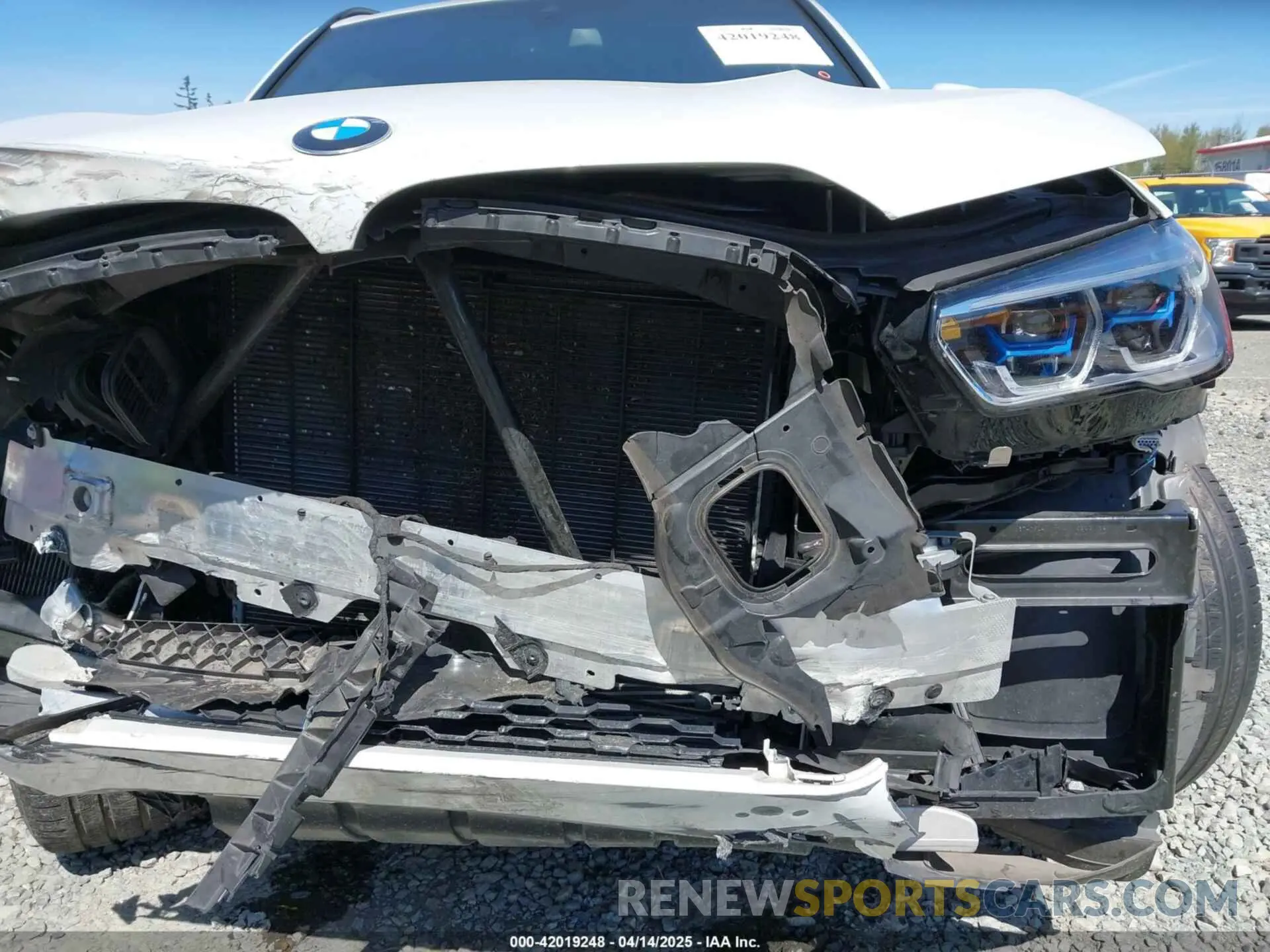 17 Photograph of a damaged car 5UXCR6C09L9B81215 BMW X5 2020