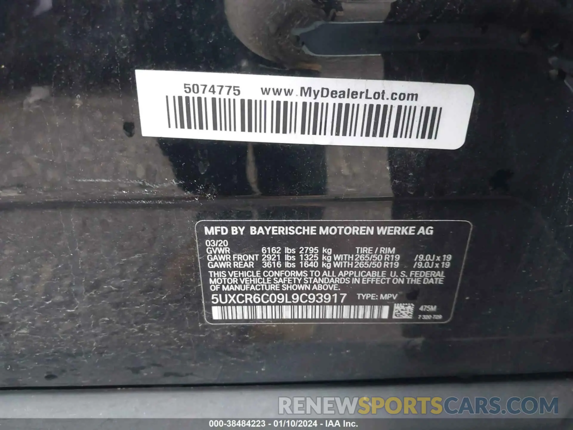 9 Photograph of a damaged car 5UXCR6C09L9C93917 BMW X5 2020