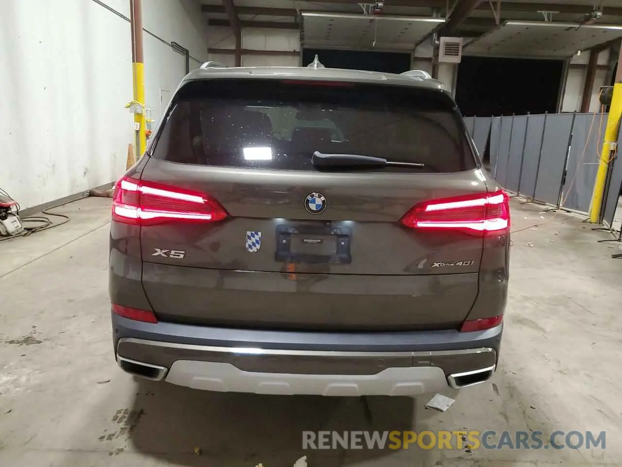 6 Photograph of a damaged car 5UXCR6C0XLLL66518 BMW X5 2020