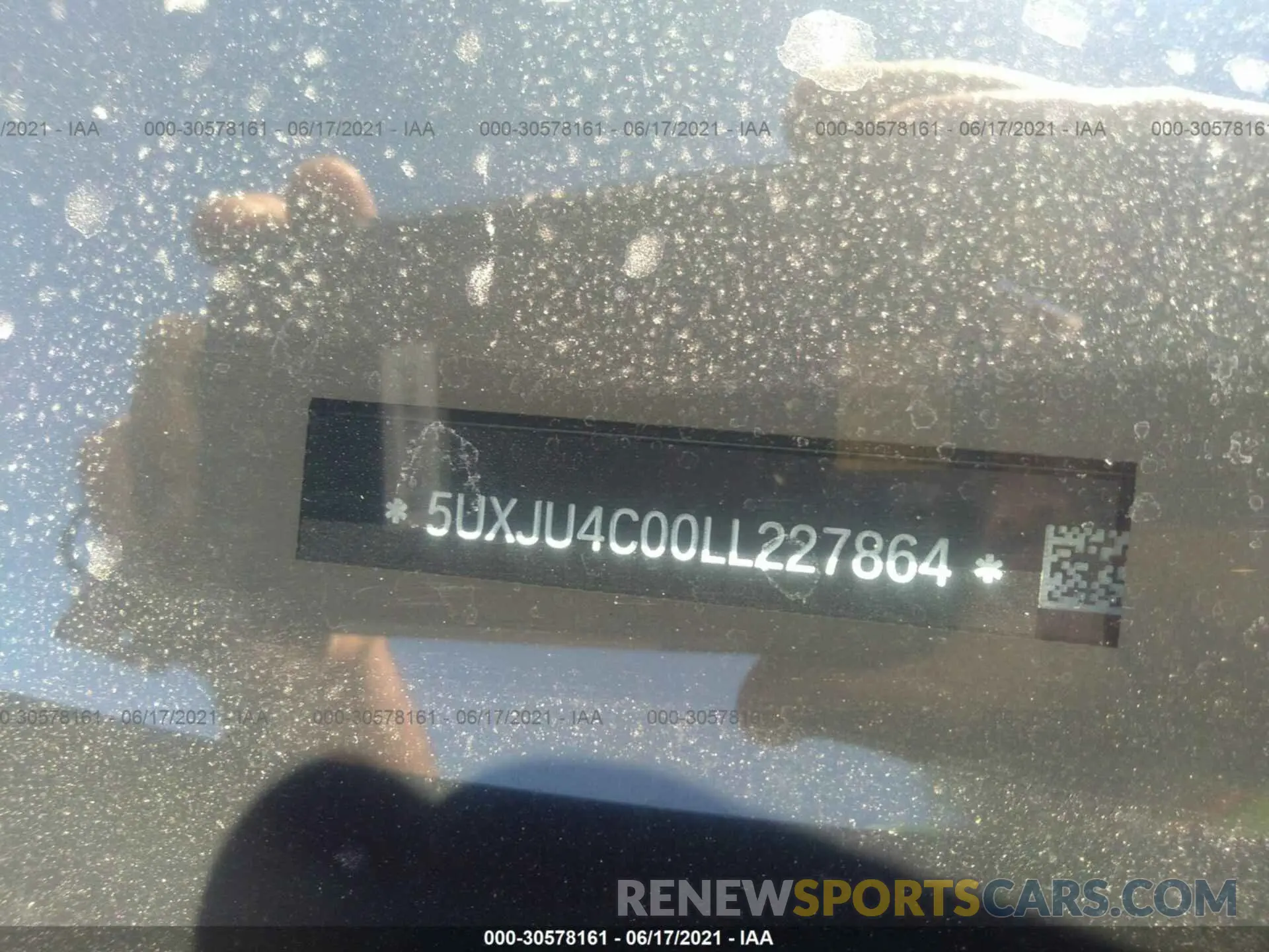 9 Photograph of a damaged car 5UXJU4C00LL227864 BMW X5 2020