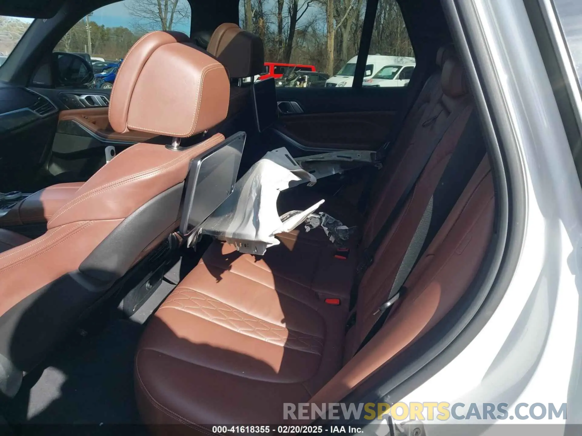 8 Photograph of a damaged car 5UXJU4C06LLE45651 BMW X5 2020