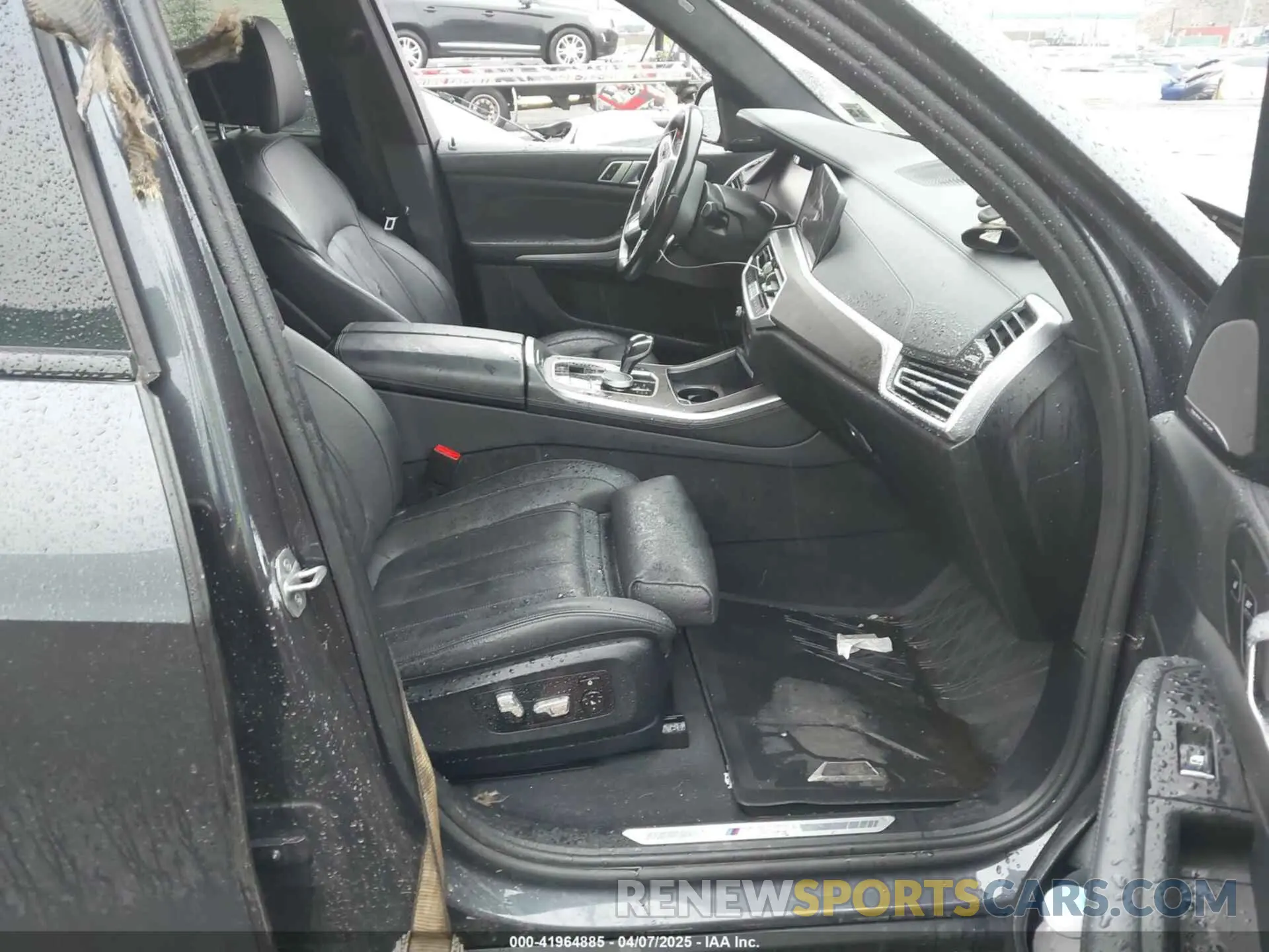 5 Photograph of a damaged car 5UXJU4C09L9C76898 BMW X5 2020