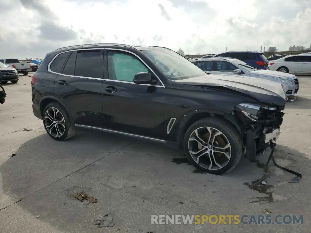 4 Photograph of a damaged car 5UXCR4C00M9E01511 BMW X5 2021