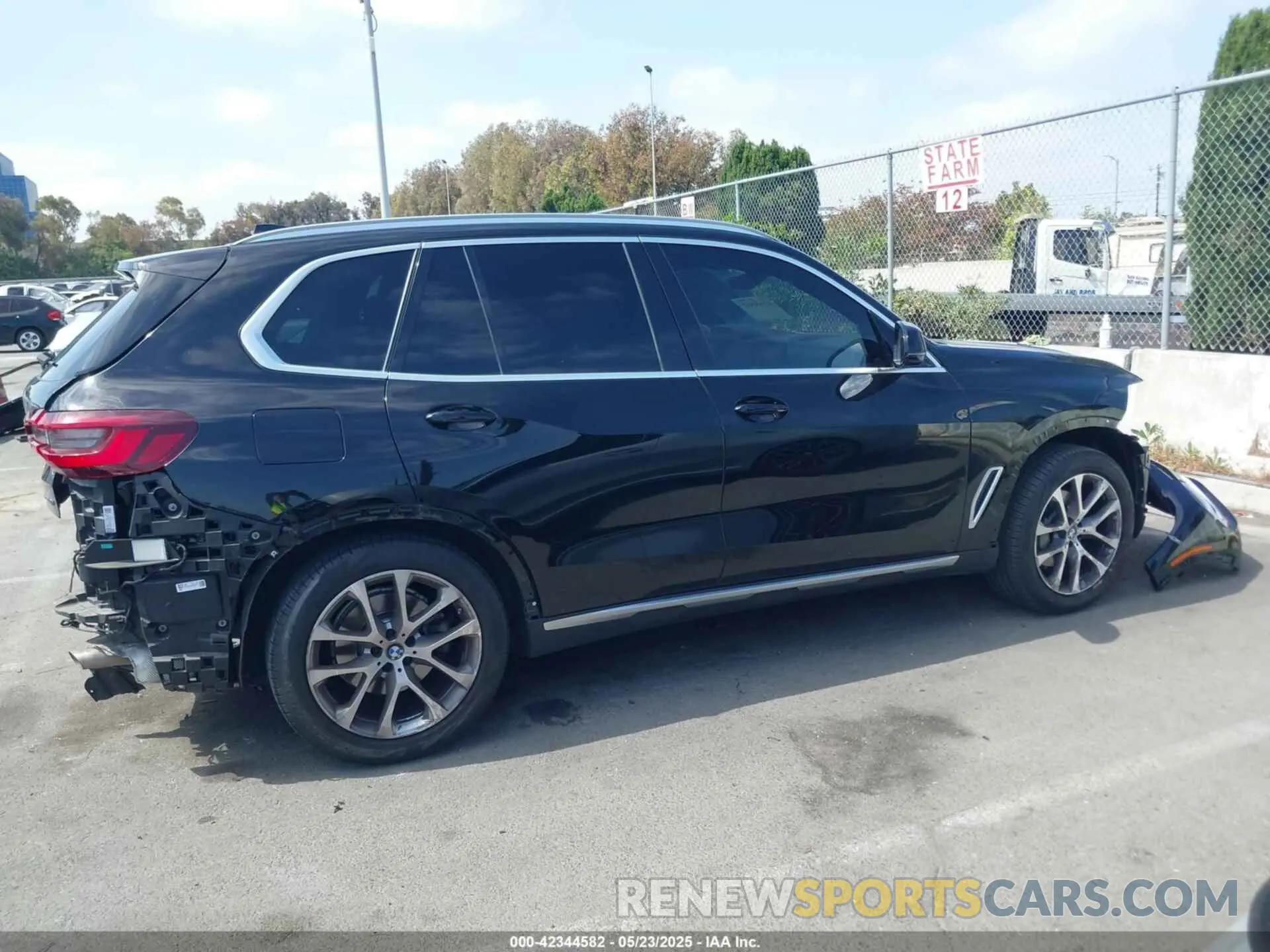 14 Photograph of a damaged car 5UXCR4C00M9G16516 BMW X5 2021
