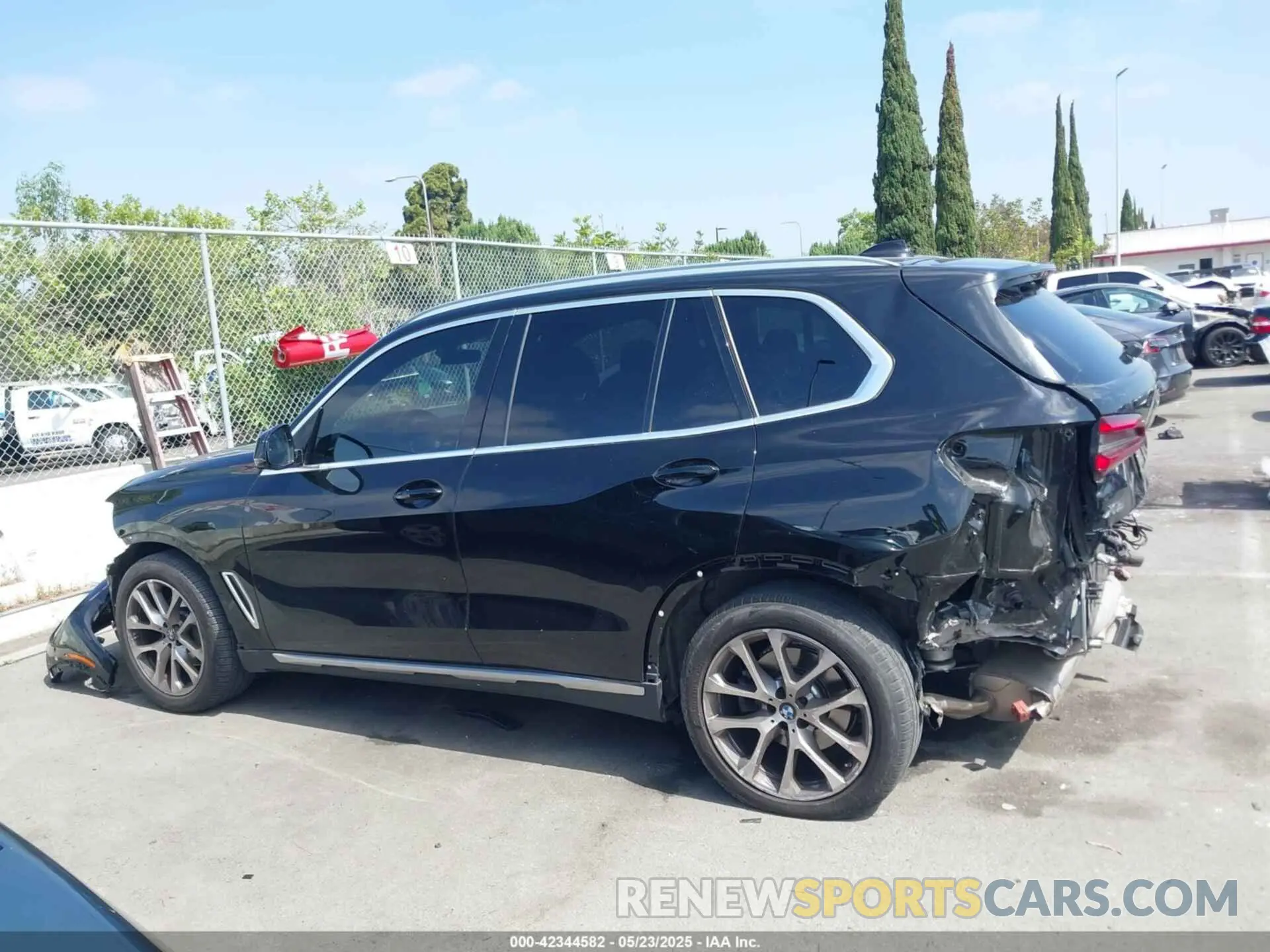 15 Photograph of a damaged car 5UXCR4C00M9G16516 BMW X5 2021