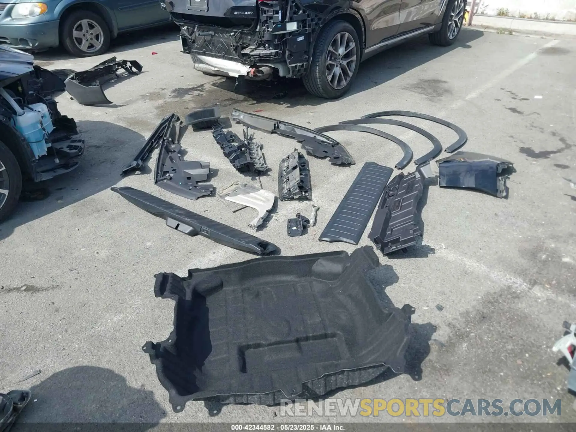 18 Photograph of a damaged car 5UXCR4C00M9G16516 BMW X5 2021