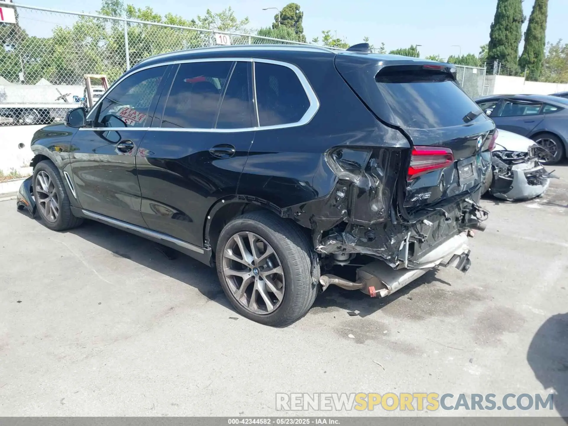 3 Photograph of a damaged car 5UXCR4C00M9G16516 BMW X5 2021