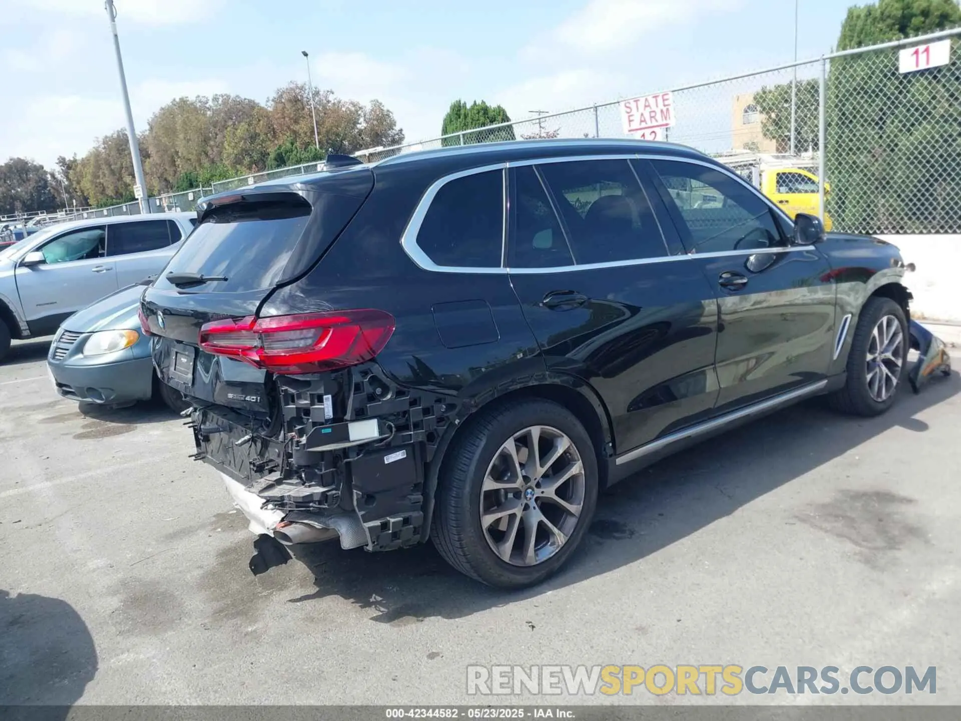 4 Photograph of a damaged car 5UXCR4C00M9G16516 BMW X5 2021