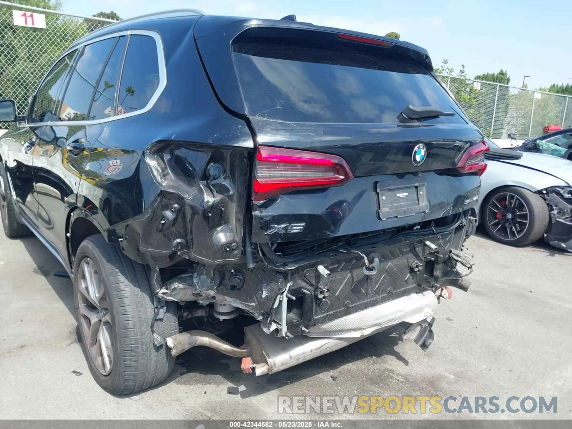 6 Photograph of a damaged car 5UXCR4C00M9G16516 BMW X5 2021