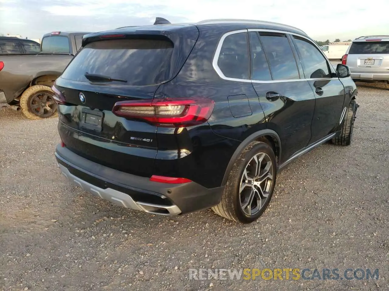 4 Photograph of a damaged car 5UXCR4C01M9F77676 BMW X5 2021