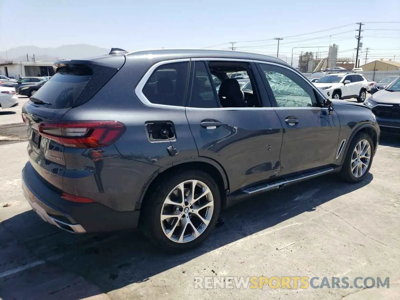 3 Photograph of a damaged car 5UXCR4C02M9G93906 BMW X5 2021