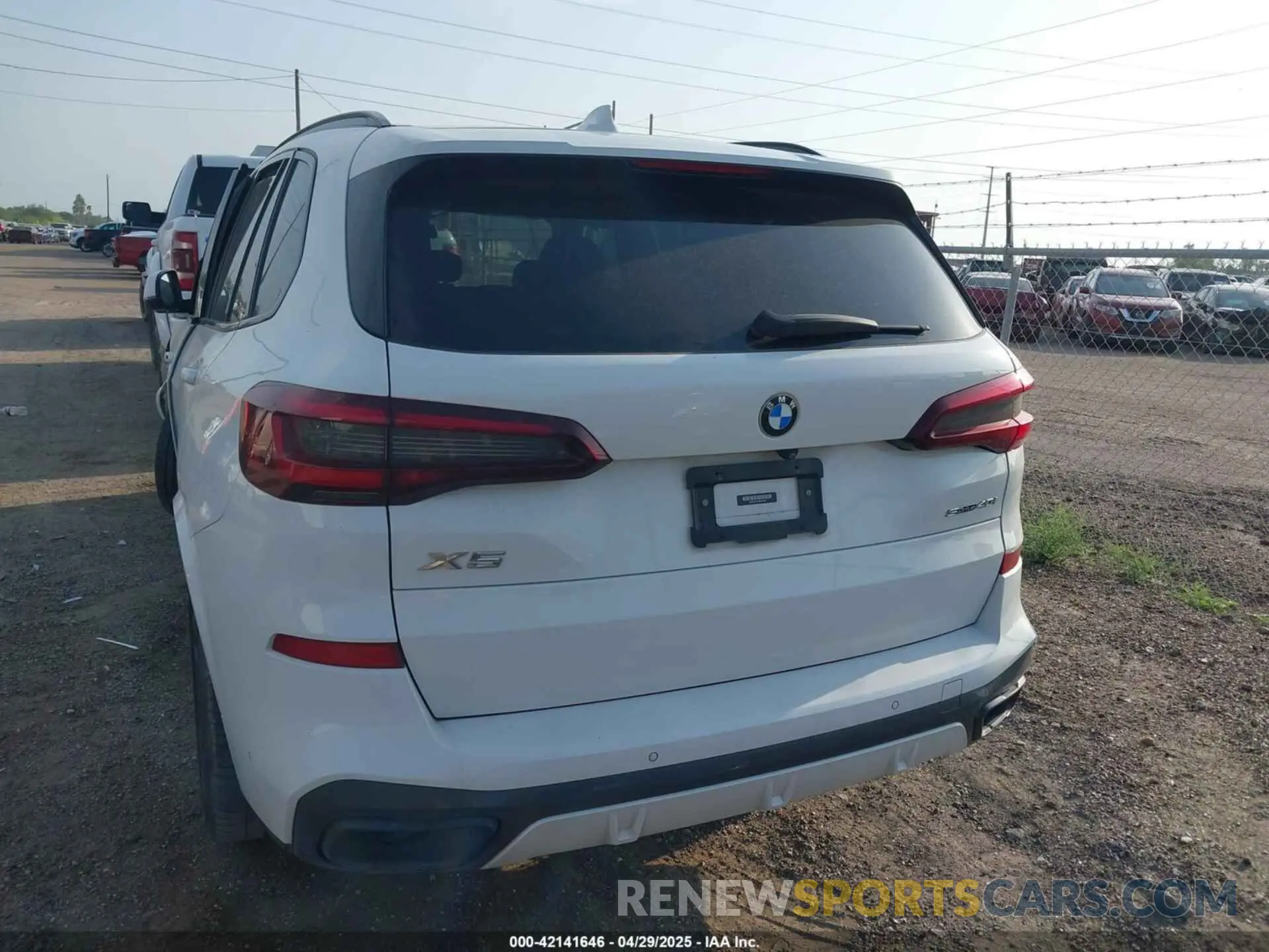 3 Photograph of a damaged car 5UXCR4C03M9E40545 BMW X5 2021