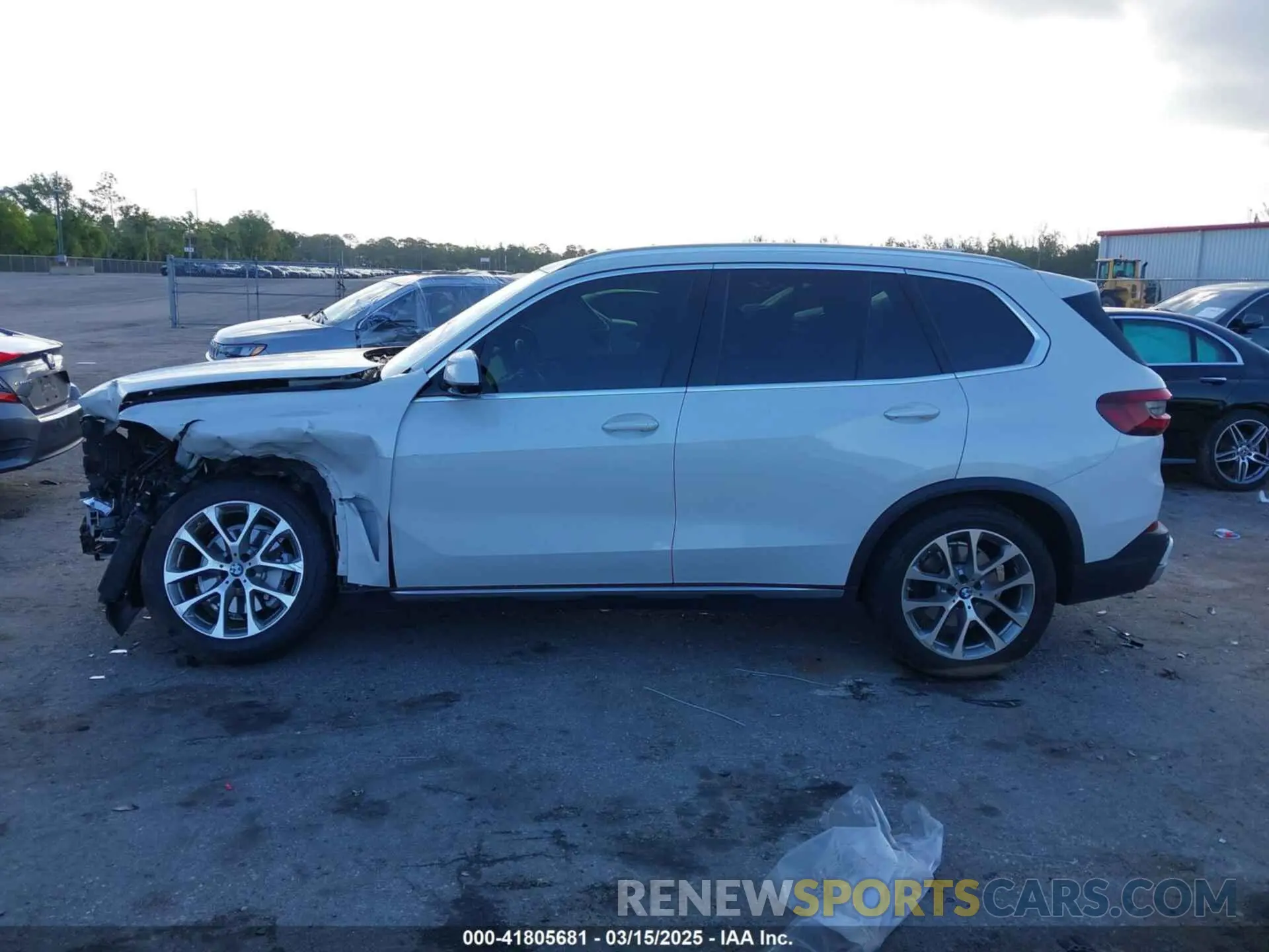 14 Photograph of a damaged car 5UXCR4C03M9F19603 BMW X5 2021