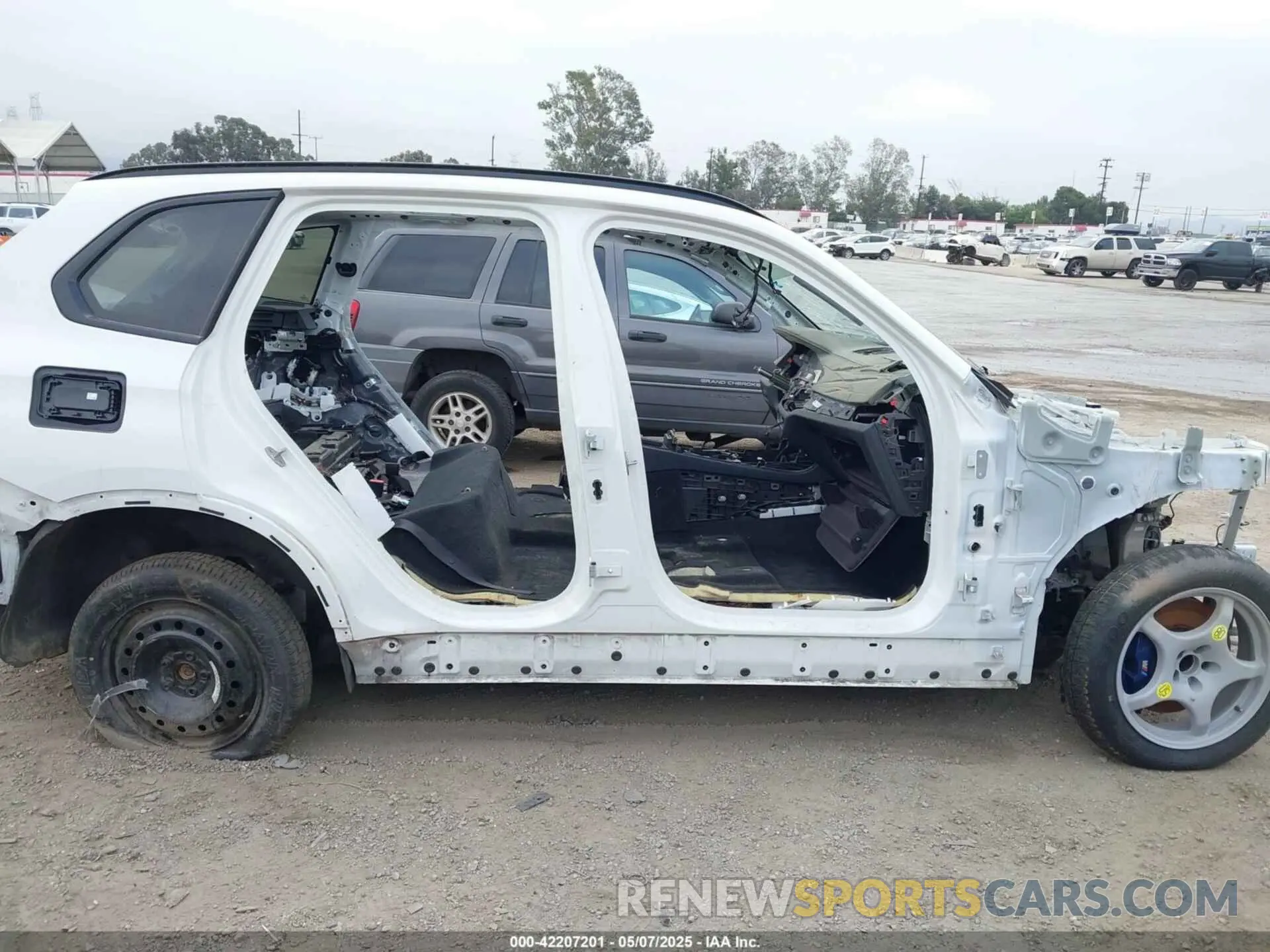 13 Photograph of a damaged car 5UXCR4C04M9E59279 BMW X5 2021