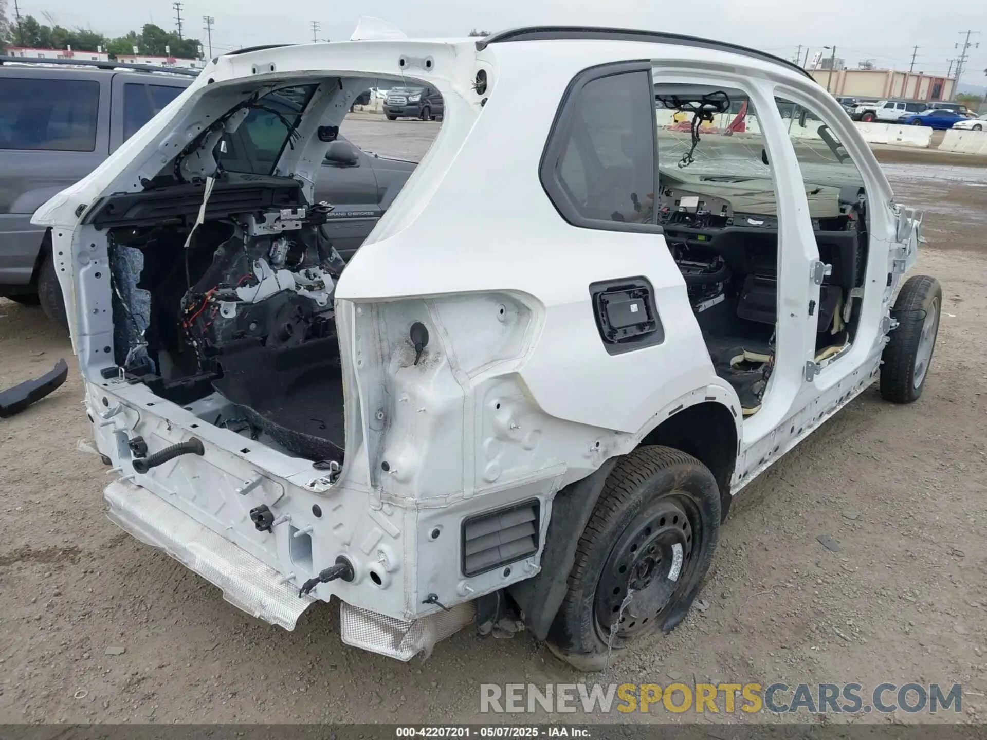 4 Photograph of a damaged car 5UXCR4C04M9E59279 BMW X5 2021