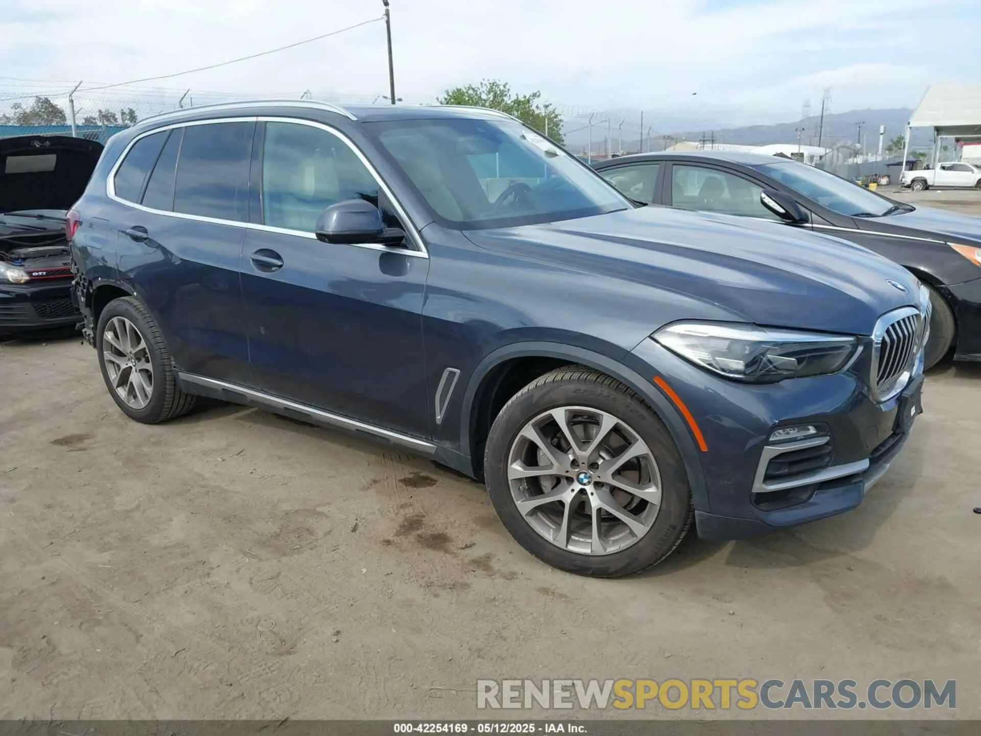 1 Photograph of a damaged car 5UXCR4C06M9F26786 BMW X5 2021