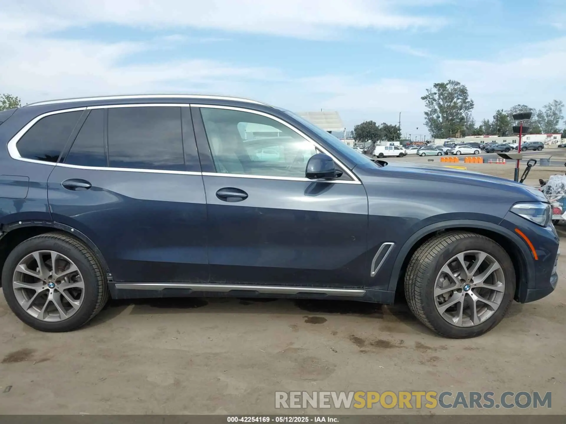 13 Photograph of a damaged car 5UXCR4C06M9F26786 BMW X5 2021