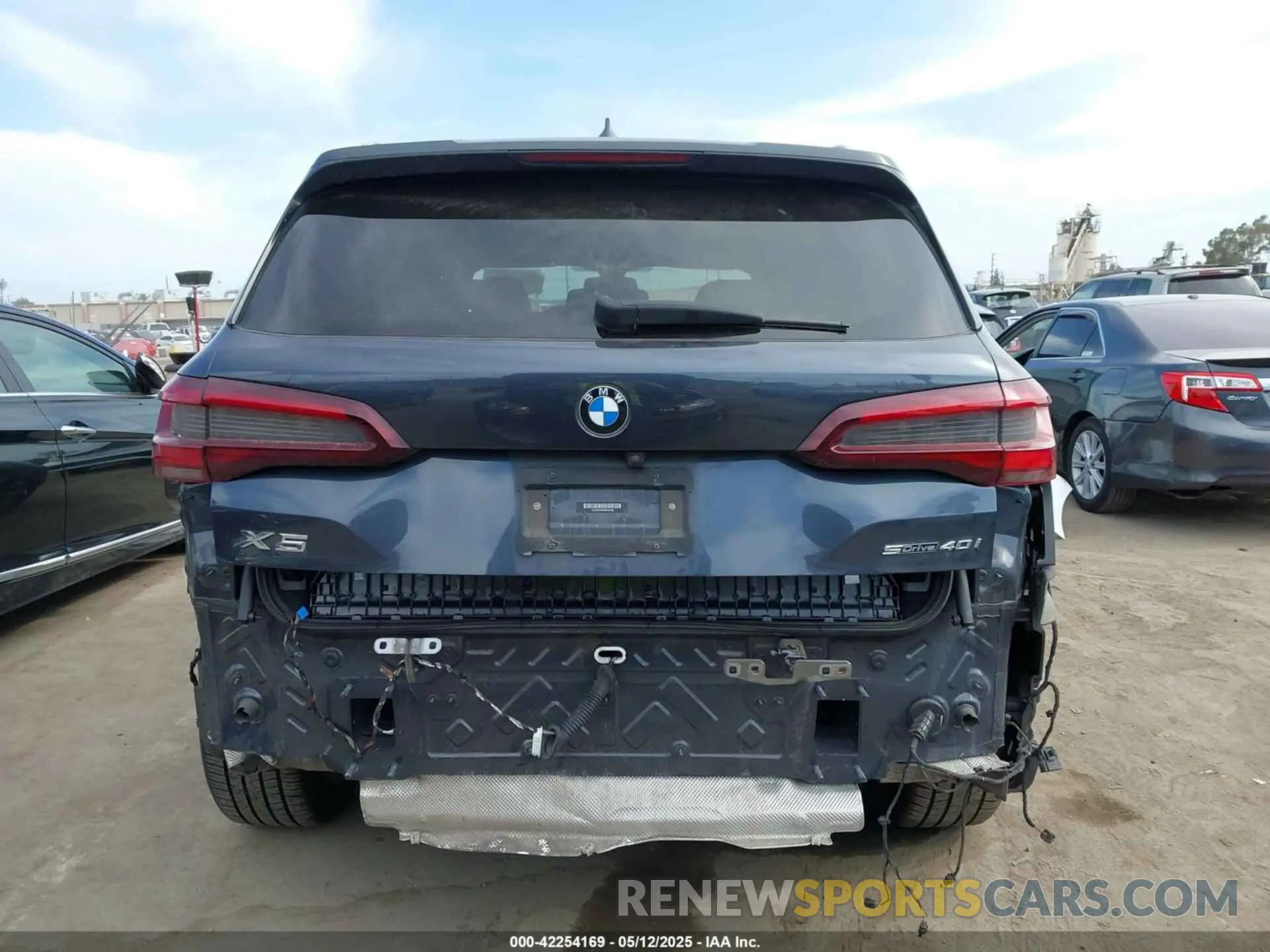 16 Photograph of a damaged car 5UXCR4C06M9F26786 BMW X5 2021