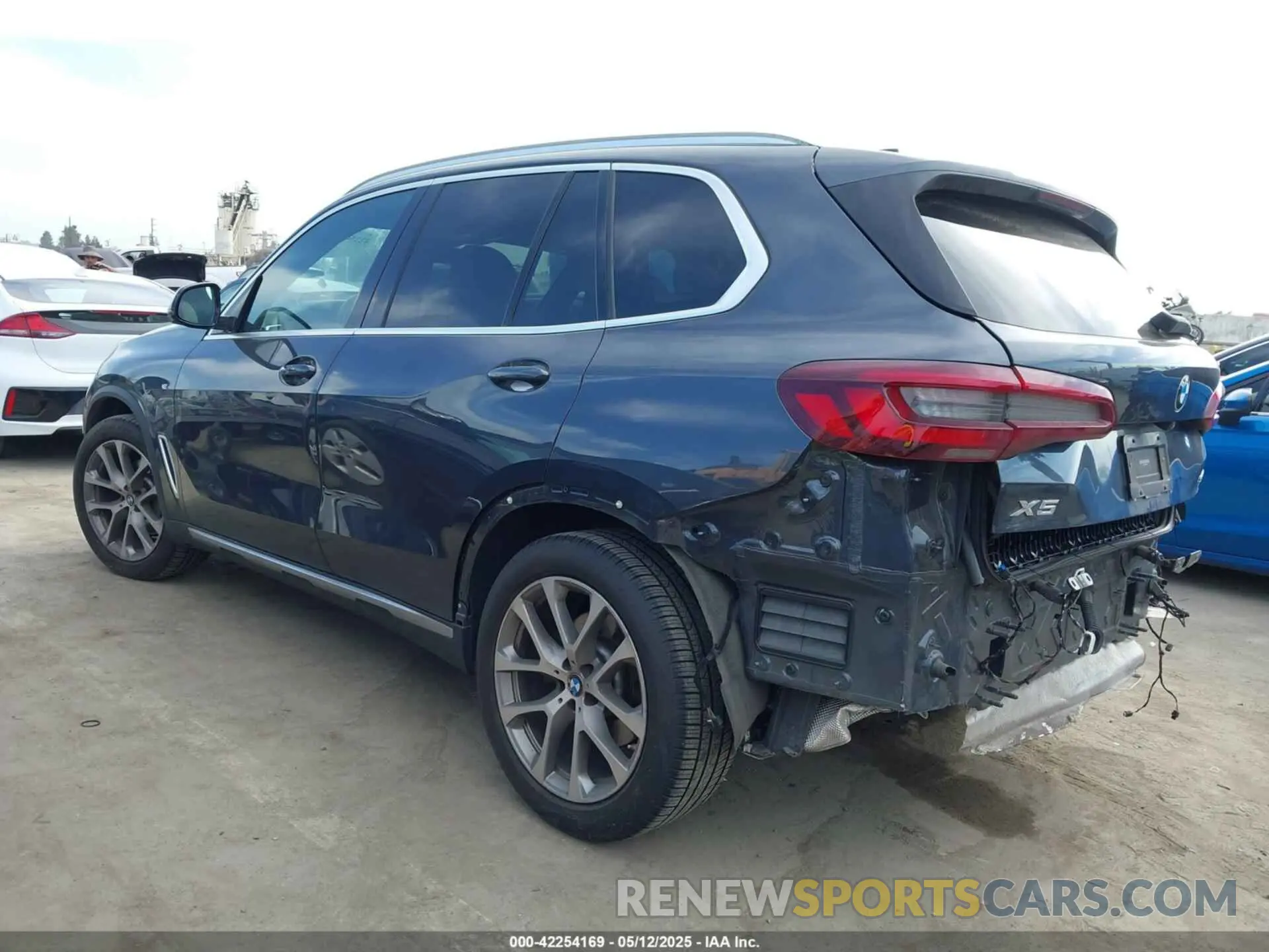 3 Photograph of a damaged car 5UXCR4C06M9F26786 BMW X5 2021