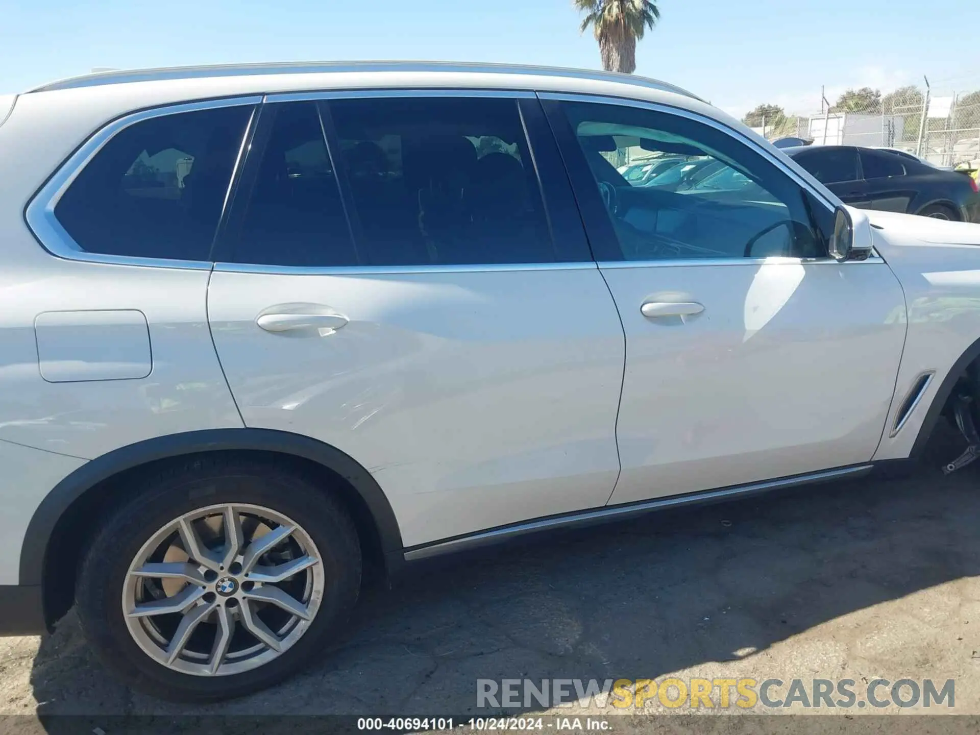 13 Photograph of a damaged car 5UXCR4C06M9H05572 BMW X5 2021