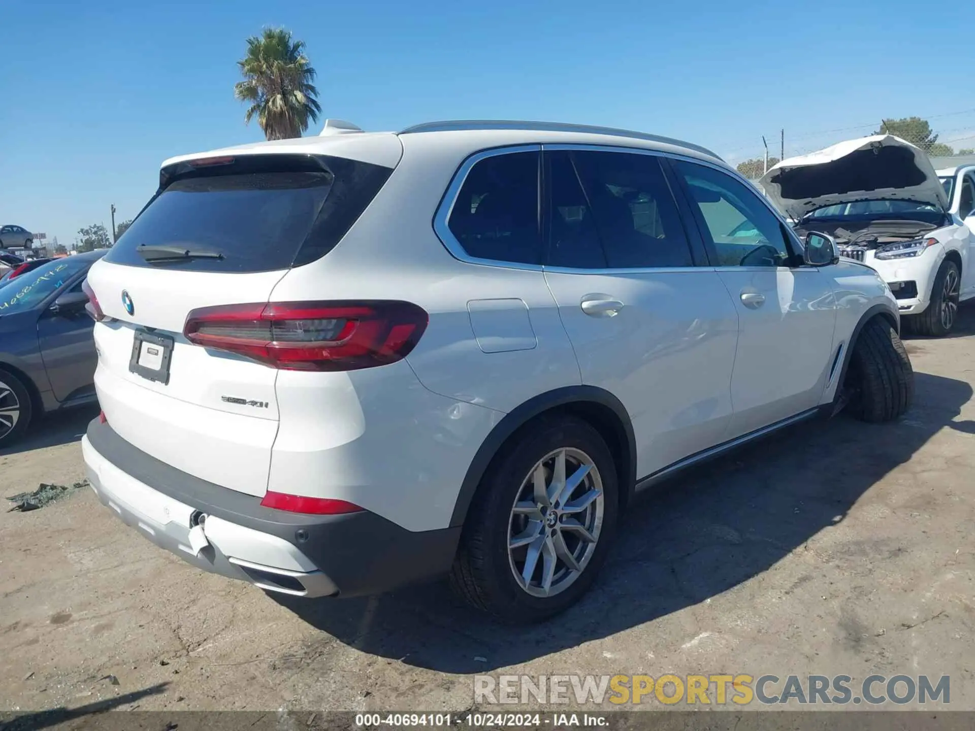 4 Photograph of a damaged car 5UXCR4C06M9H05572 BMW X5 2021