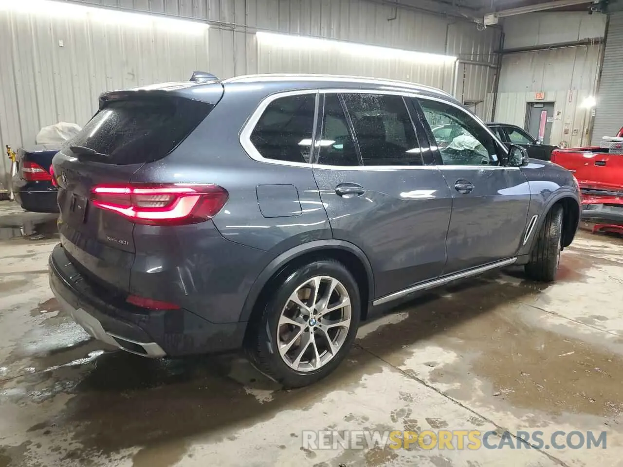 3 Photograph of a damaged car 5UXCR6C00M9G00599 BMW X5 2021
