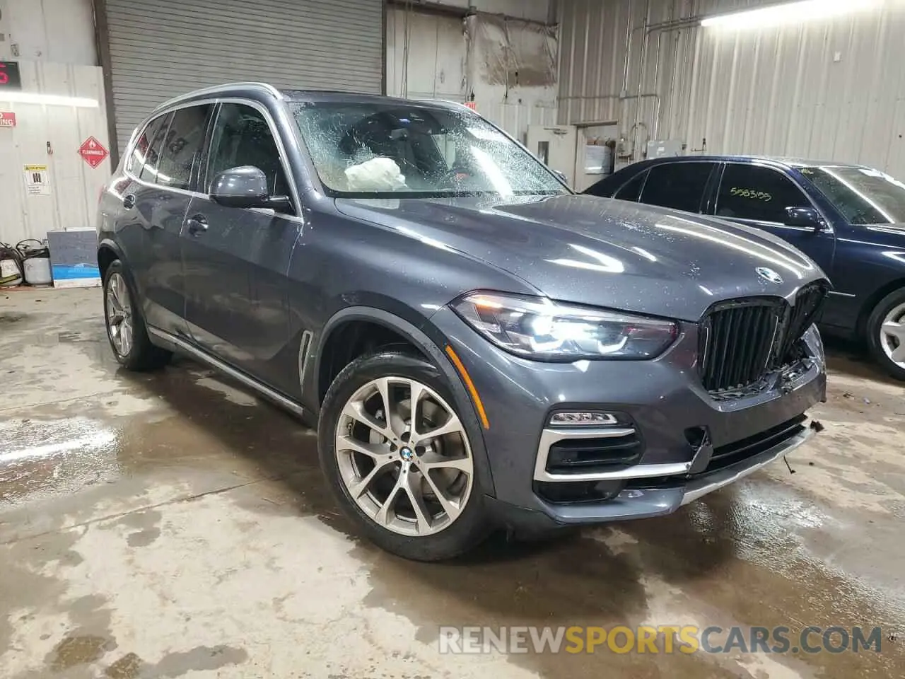 4 Photograph of a damaged car 5UXCR6C00M9G00599 BMW X5 2021