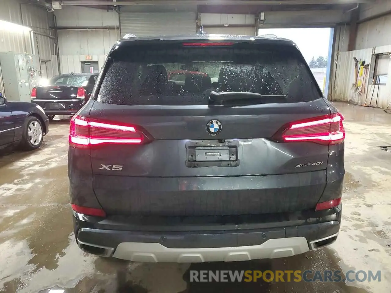 6 Photograph of a damaged car 5UXCR6C00M9G00599 BMW X5 2021