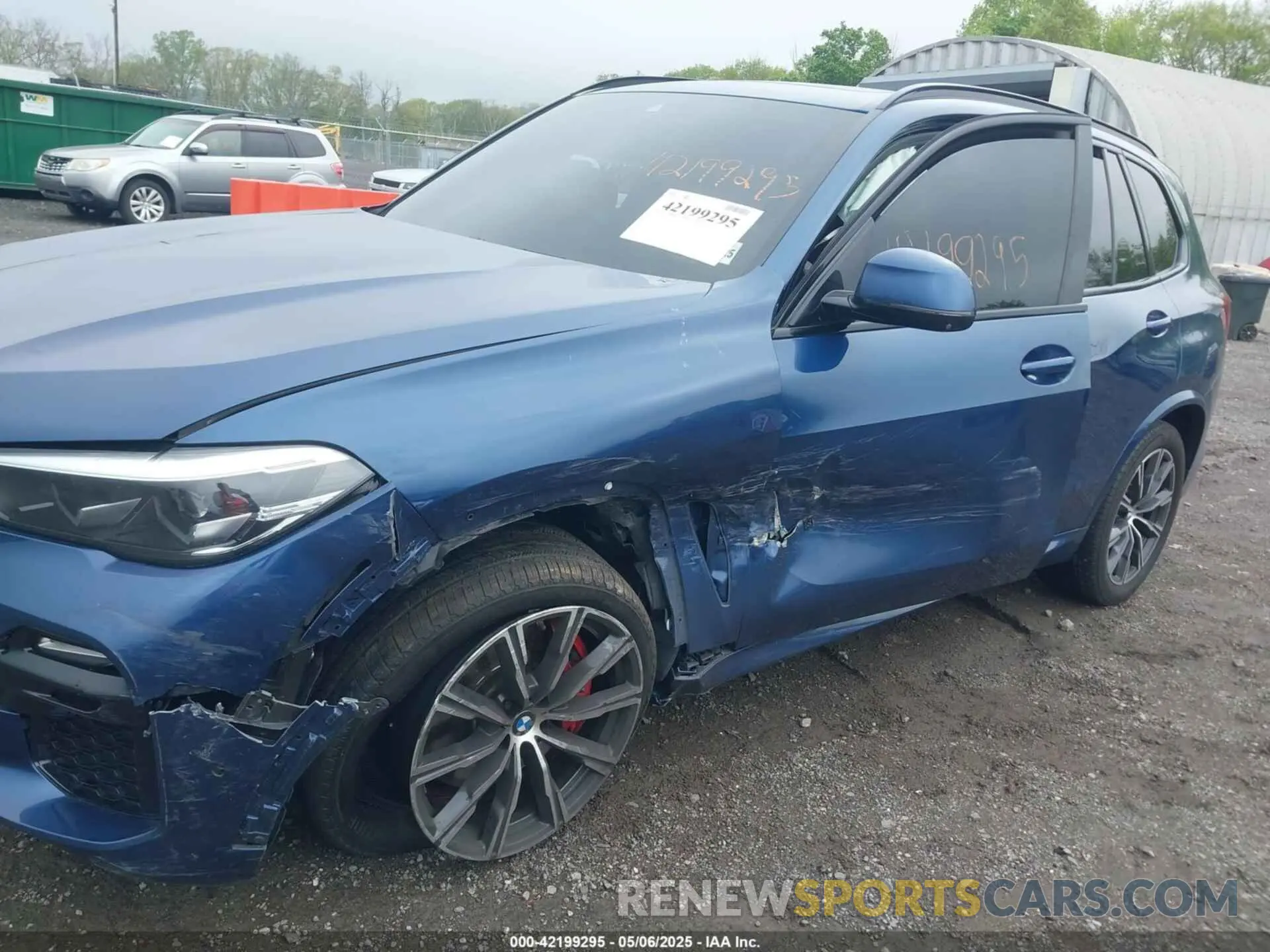 17 Photograph of a damaged car 5UXCR6C01M9E66833 BMW X5 2021